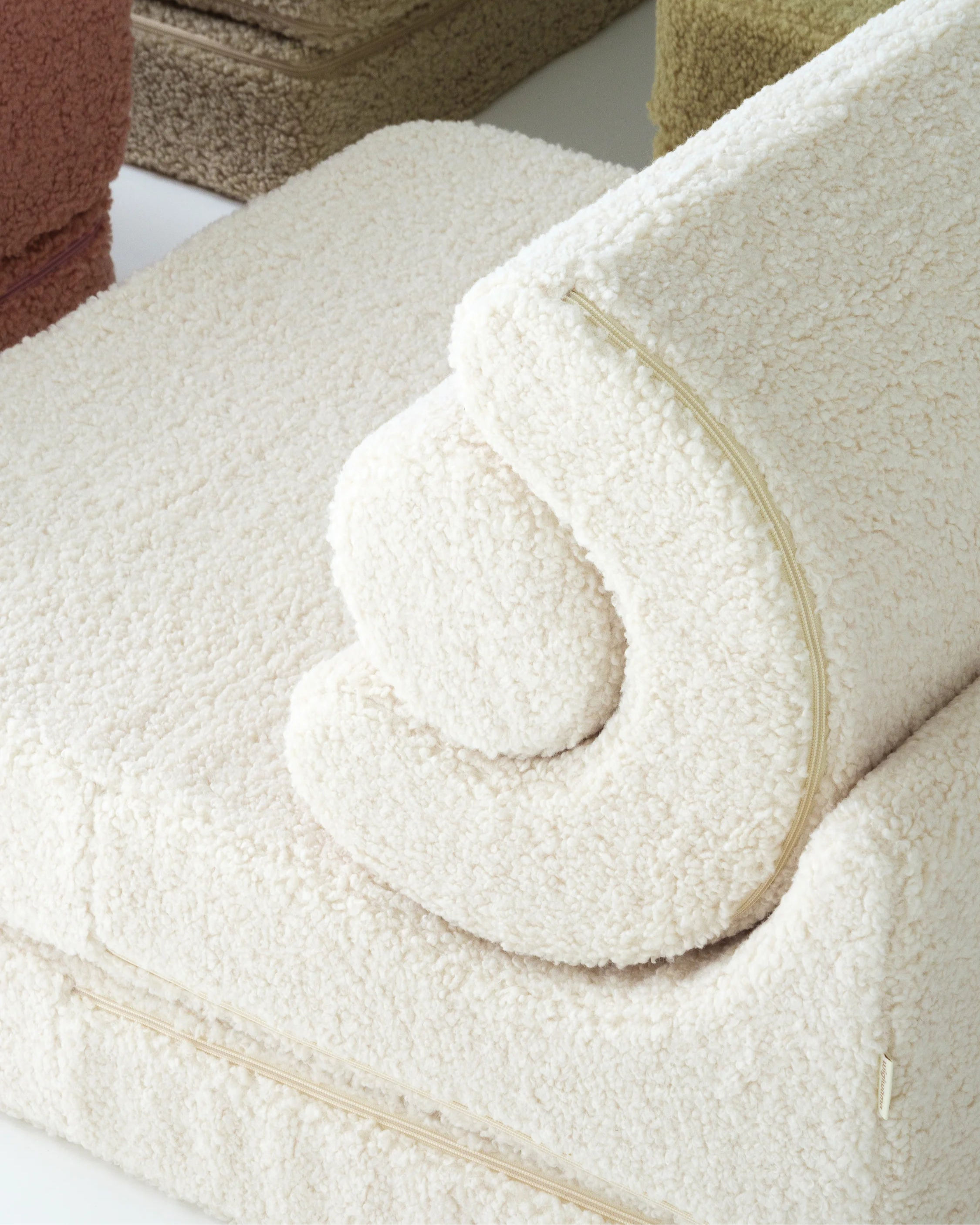 wigiwama-flipster-chaise-enfant-modulable-cream-white-teddy image 4