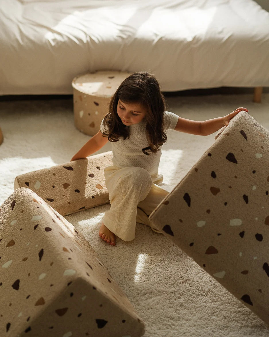 wigiwama-fauteuil-lune-chaise-modulable-enfant-terrazzo-sand image 7
