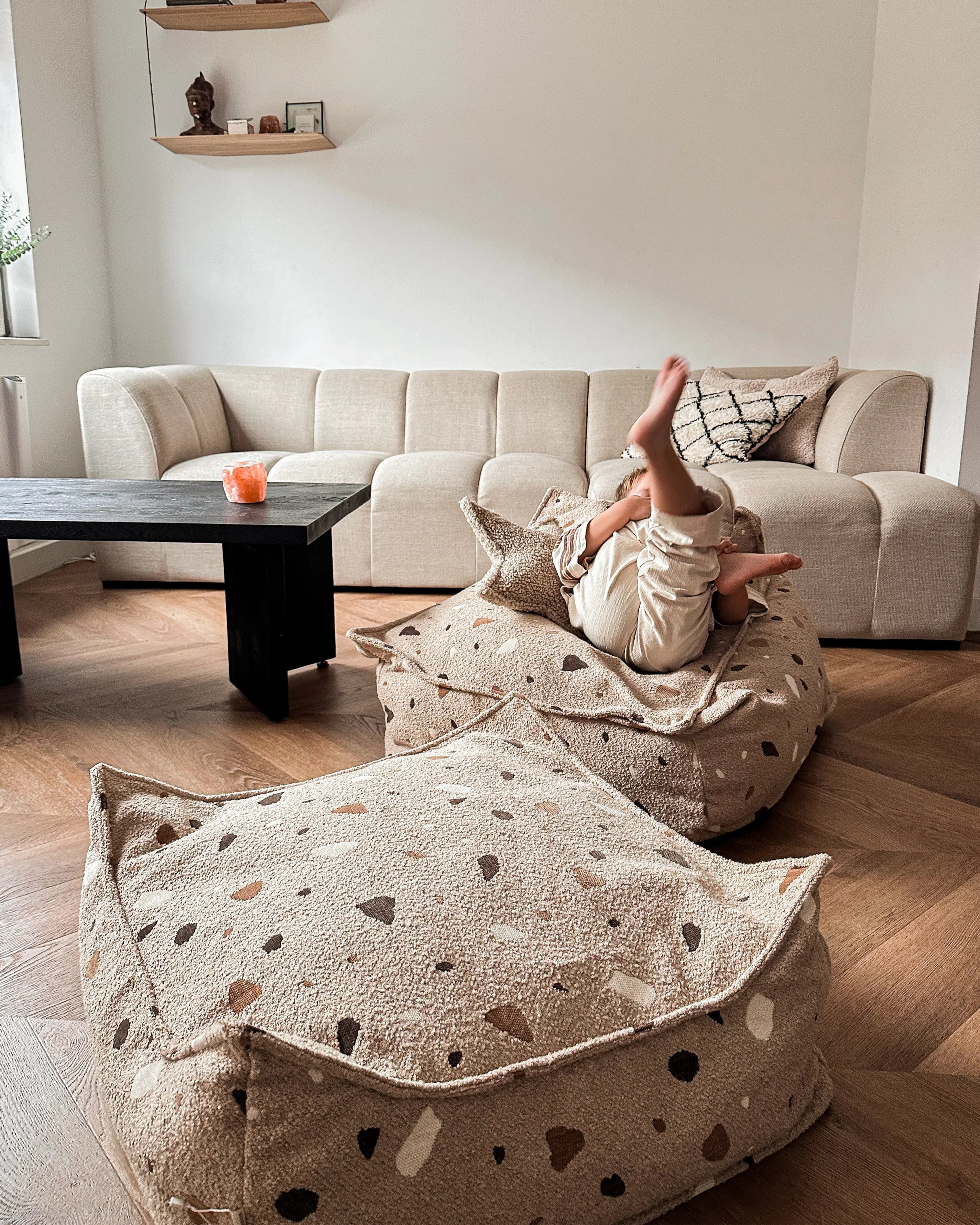 wigiwama-ottoman-carr-coussin-de-sol-terrazzo-sand image 7