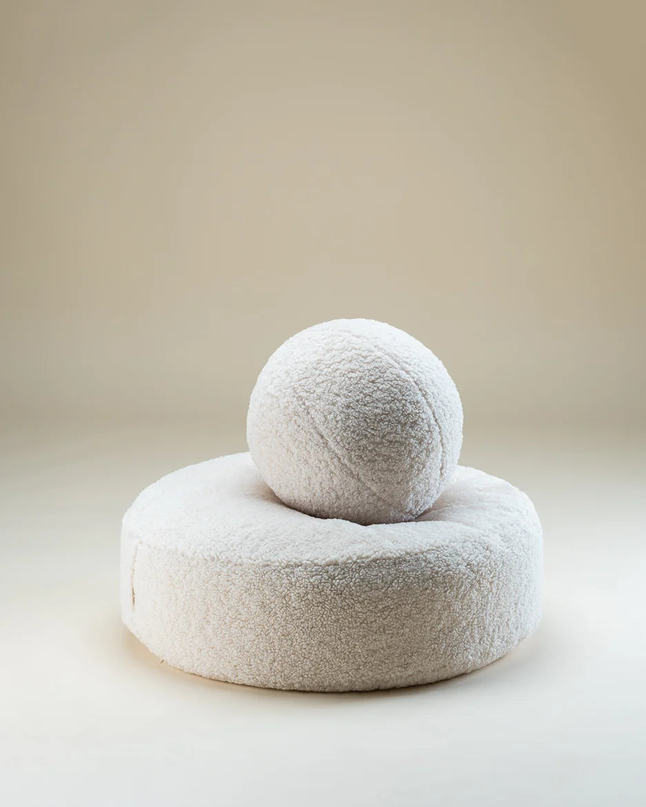 wigiwama-coussin-boule-cream-white-coussin-enfant-teddy image 6