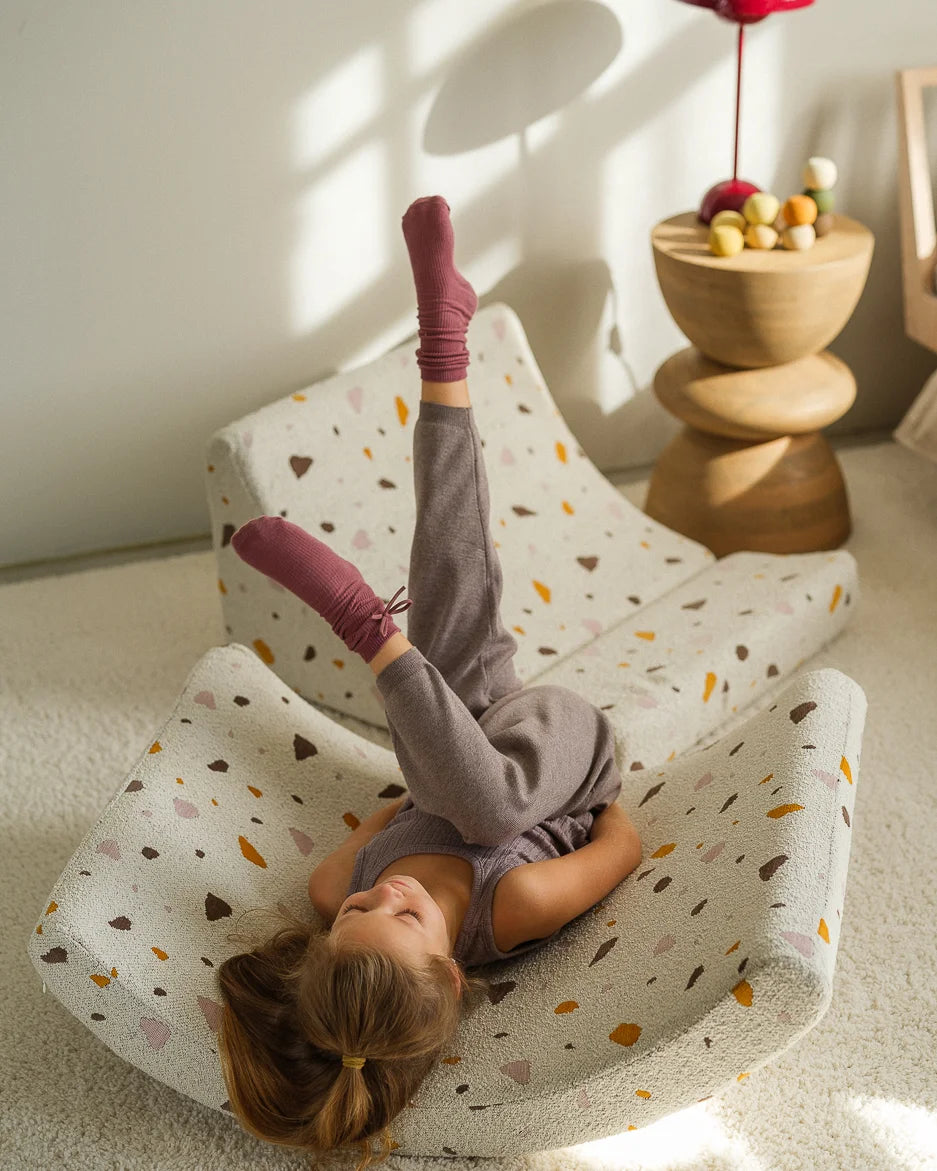 wigiwama-fauteuil-lune-chaise-modulable-enfant-terrazzo-marble image 5