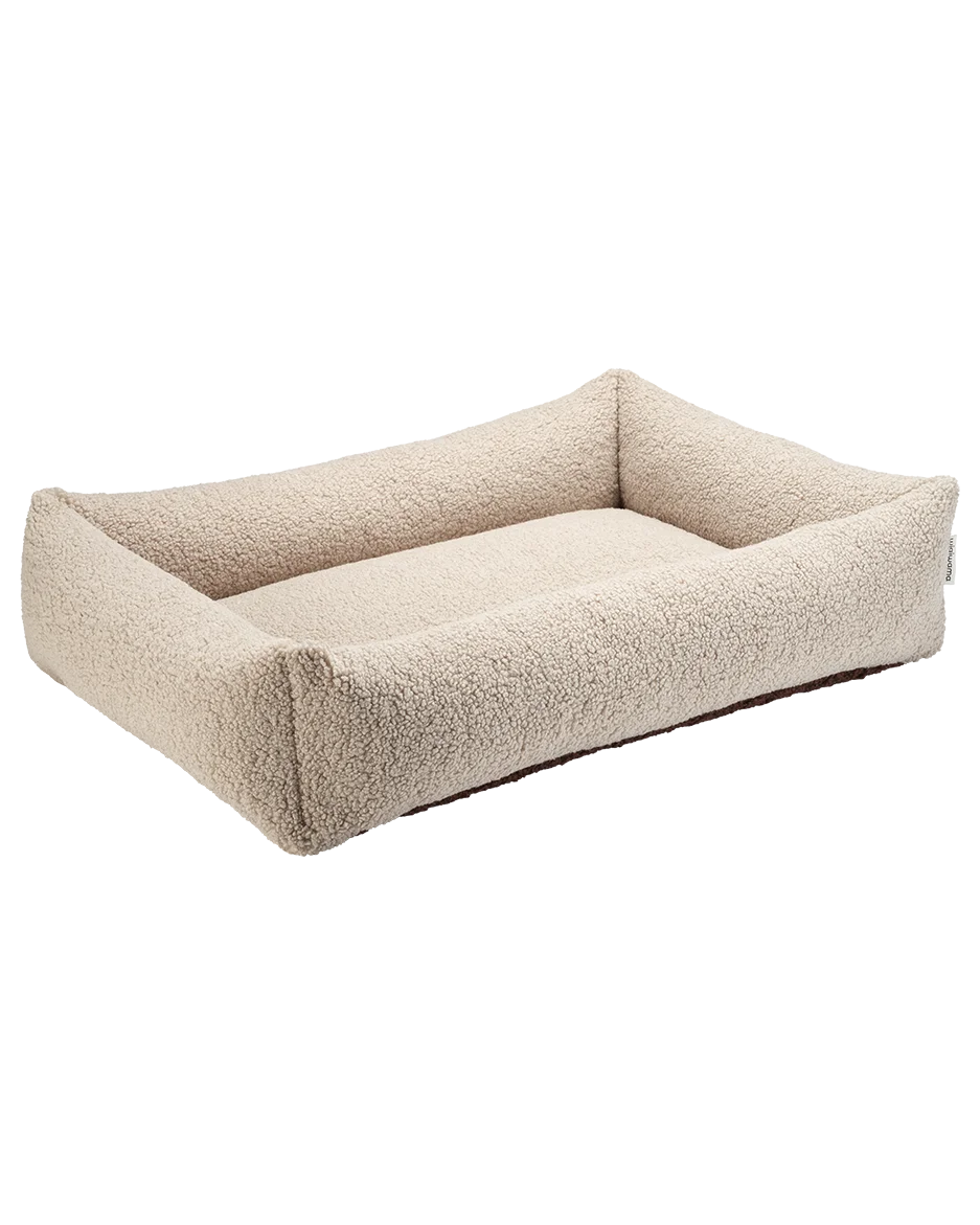 wigiwama-pet-snuggle-bed-l-biscuit-lit-chien-teddy-r-versible image 1