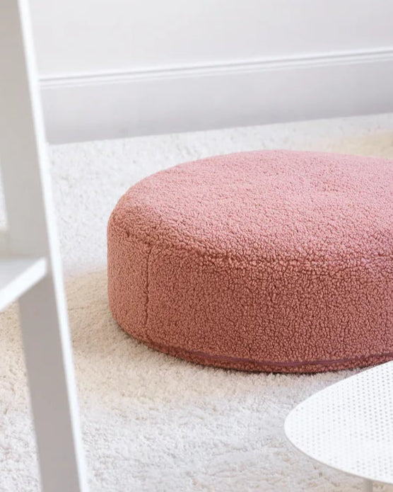 wigiwama-ottoman-rond-guava-coussin-de-sol-enfant image 4