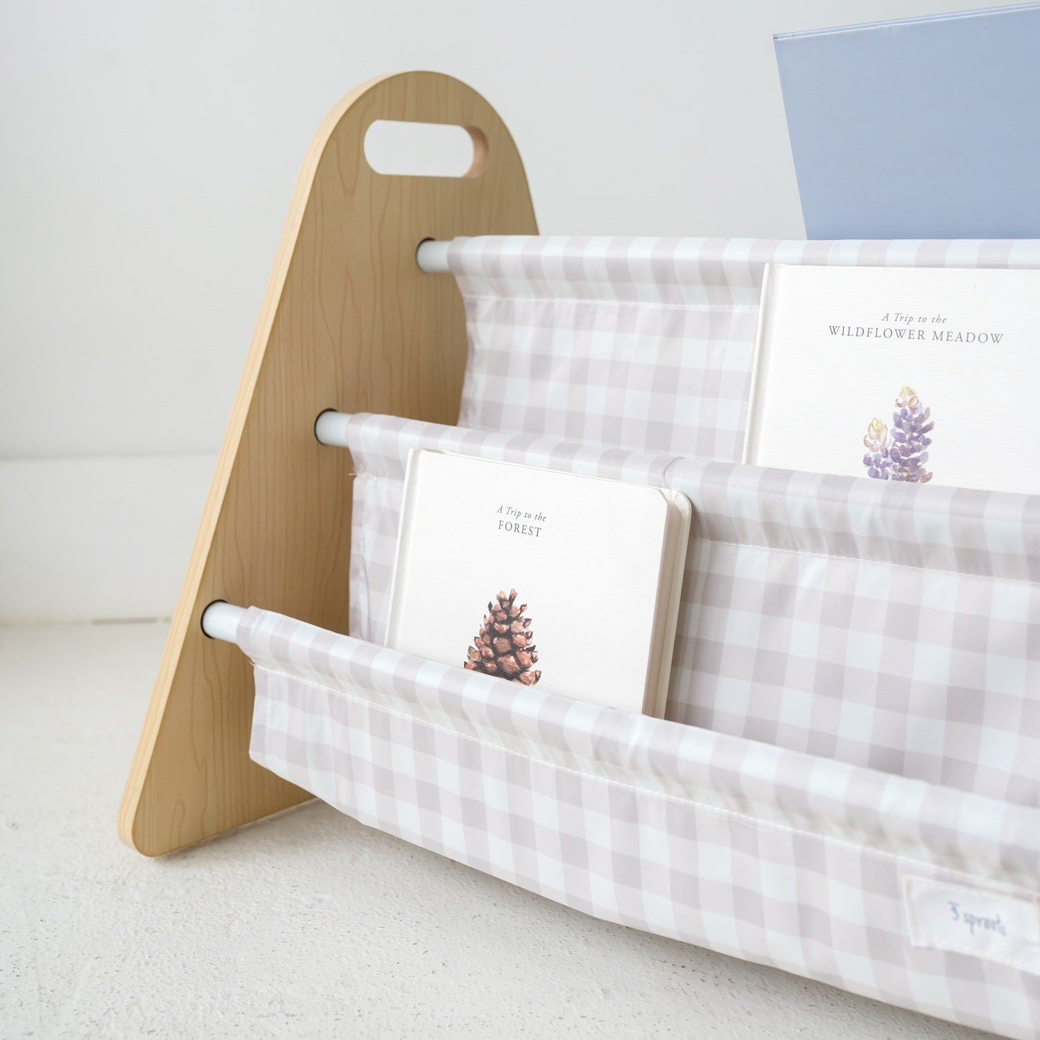 3-sprouts-biblioth-que-enfant-double-face-vichy-beige-portable image 3