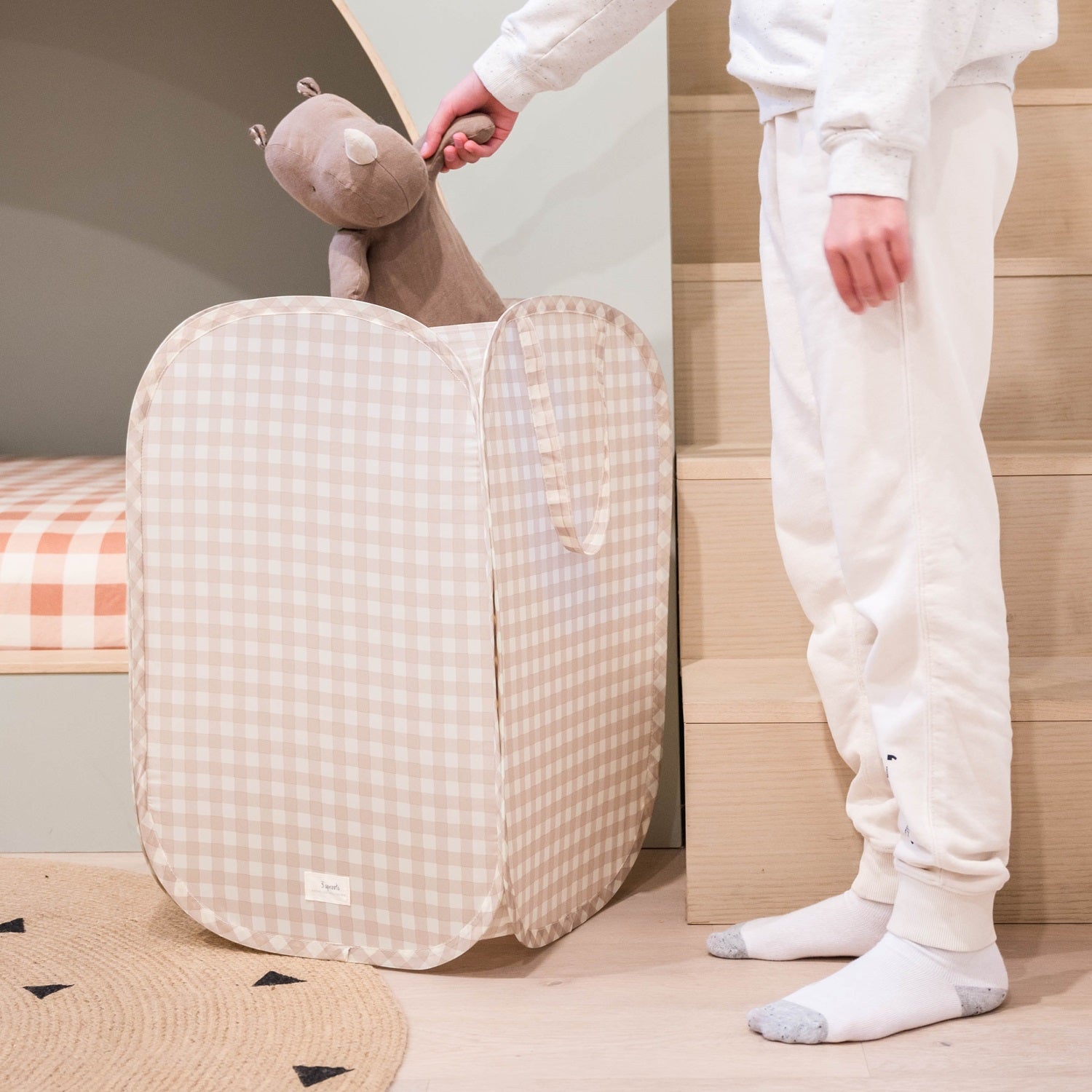 3-sprouts-panier-linge-pop-up-beige-vichy-tissu-recycl image 2