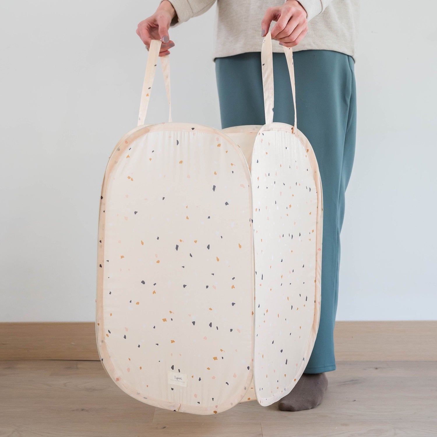 3-sprouts-panier-linge-pop-up-terrazzo-beige-tissu-recycl image 3