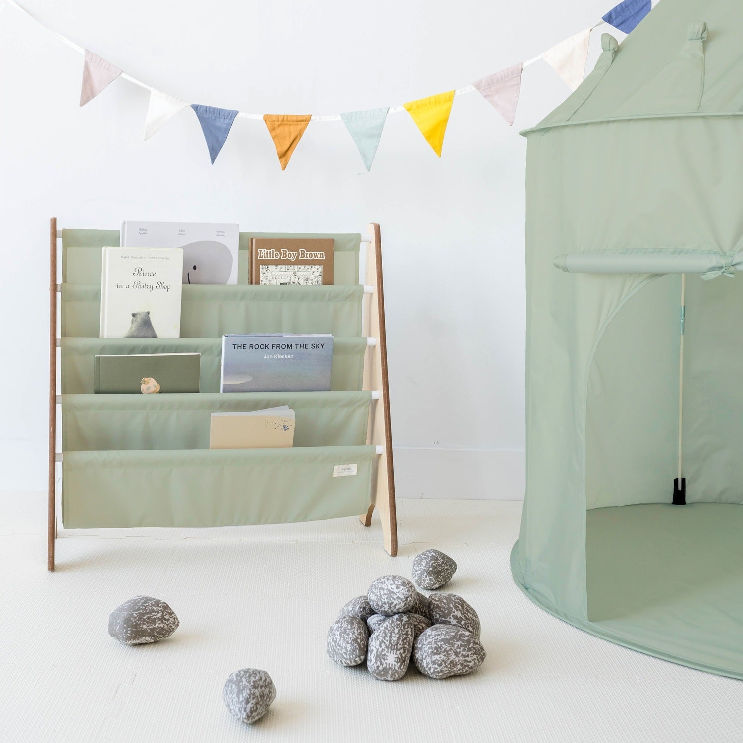 3-sprouts-biblioth-que-enfant-tissu-recycl-verte image 4