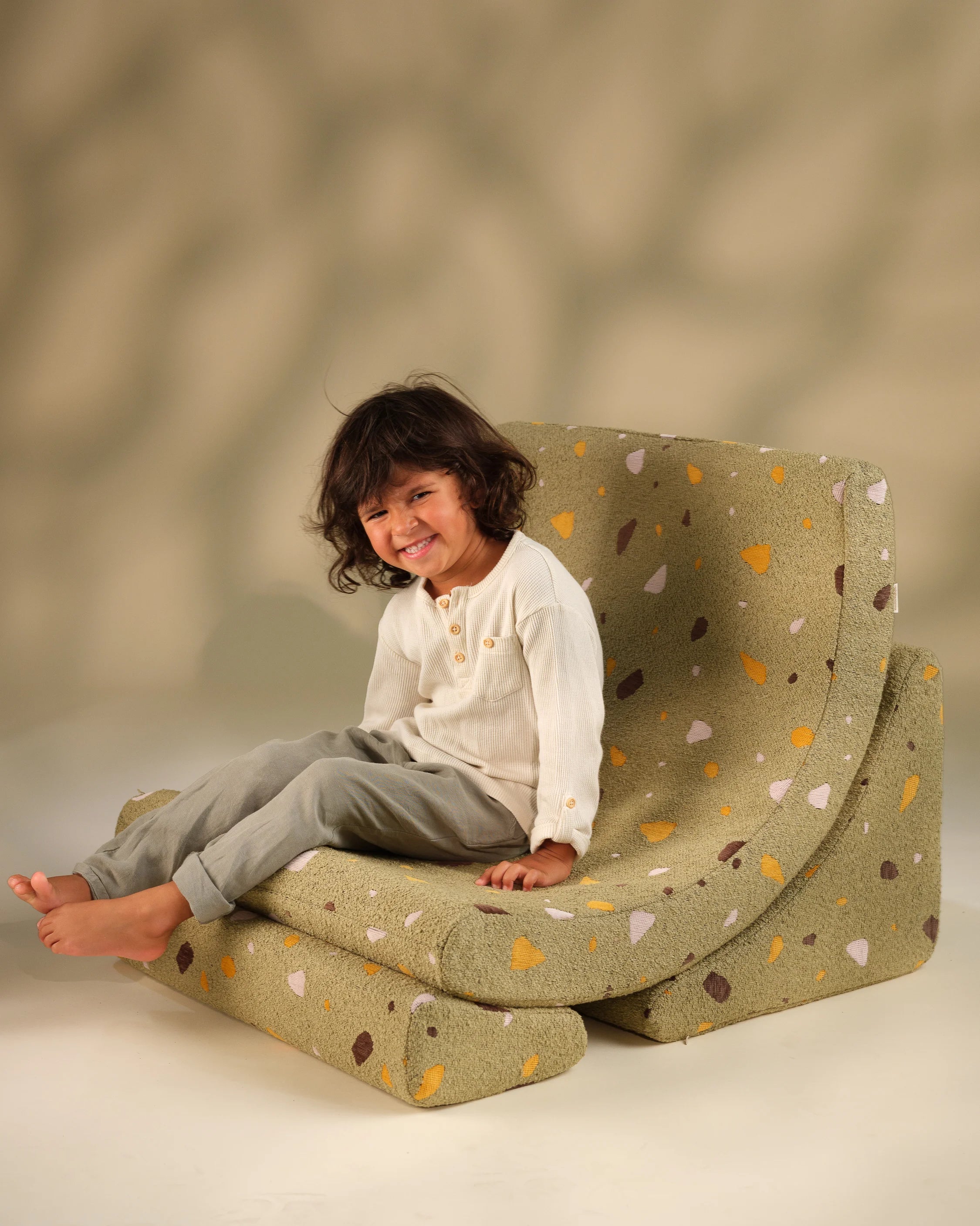 wigiwama-fauteuil-lune-terrazzo-moss image 2