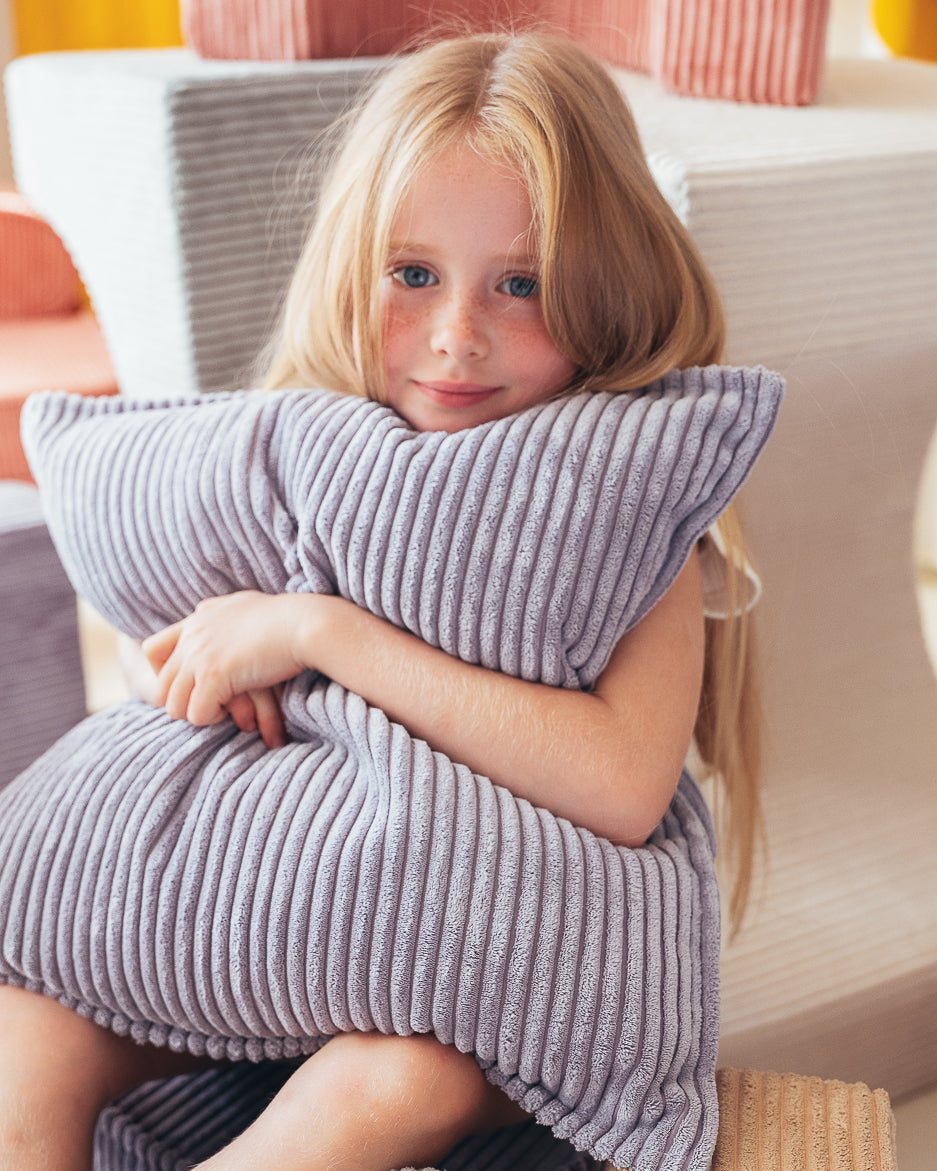 wigiwama-coussin-bloc-carr-bleu-myrtille-velours-c-tel image 3