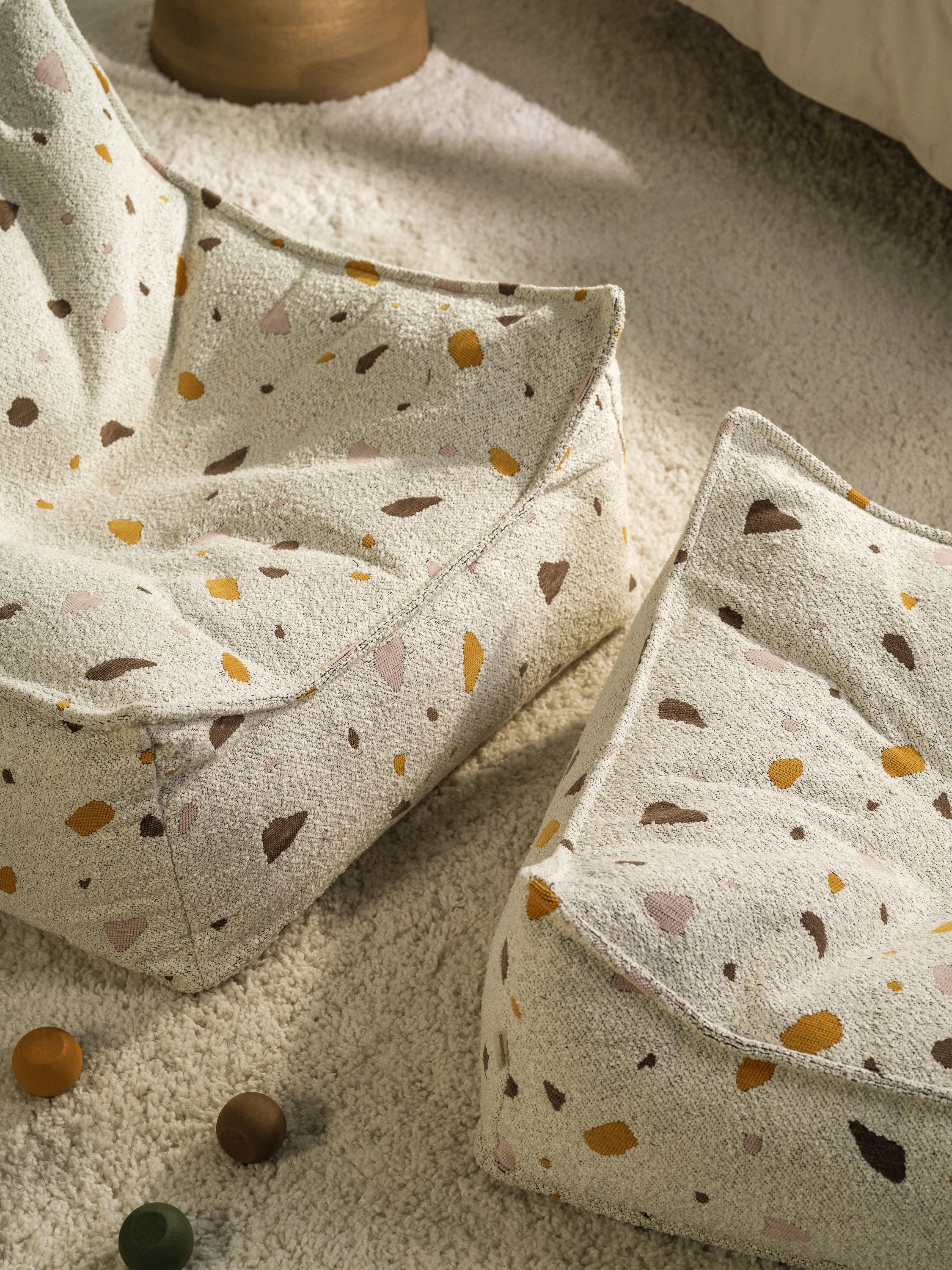 wigiwama-ottoman-carr-coussin-de-sol-terrazzo-marble image 4