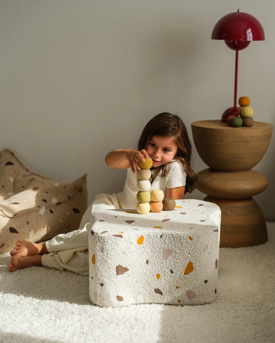 wigiwama-pouf-nuage-terrazzo-marble-pouf-enfant image 2