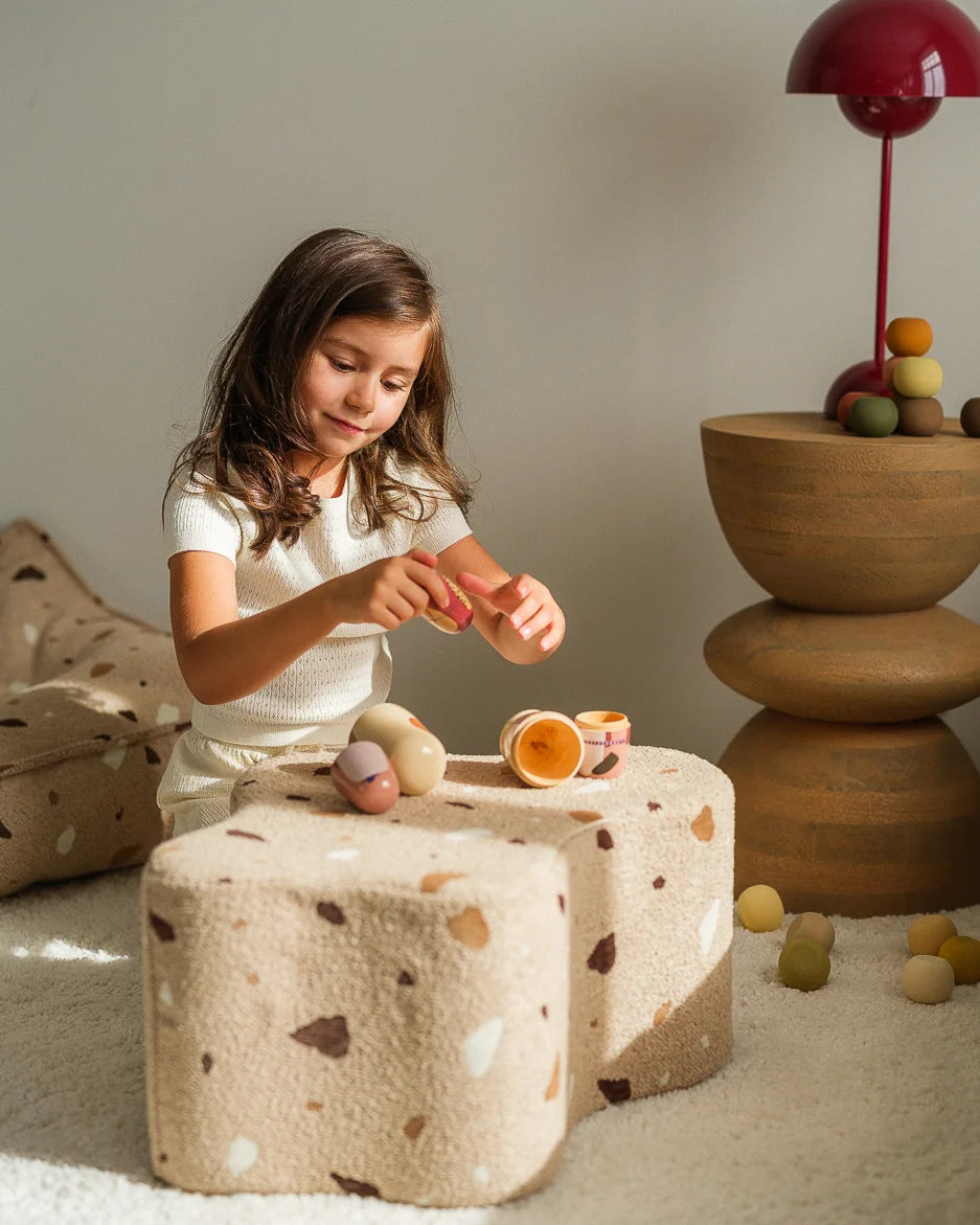 wigiwama-pouf-nuage-terrazzo-sand-pouf-enfant image 2