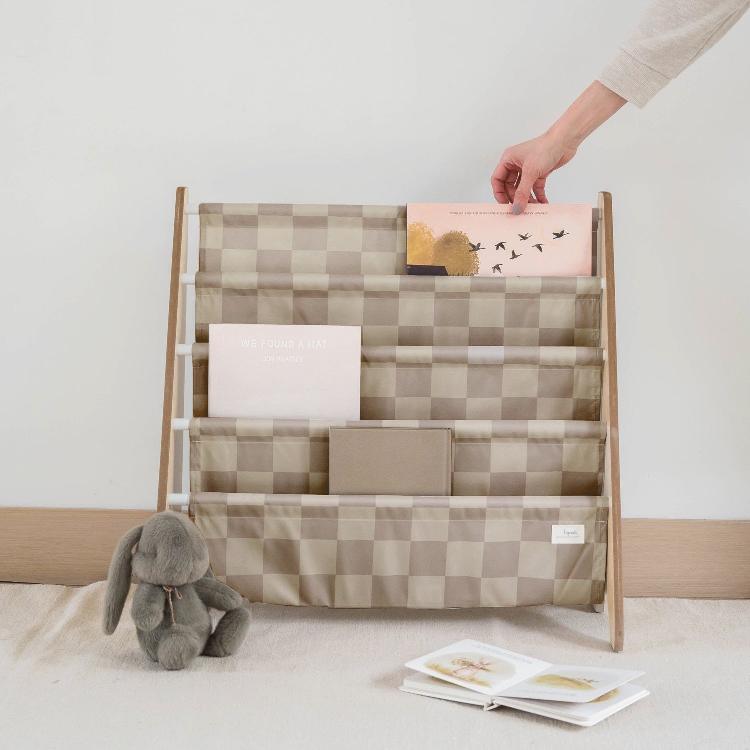 3-sprouts-biblioth-que-enfant-tissu-recycl-checkerboard-beige image 3