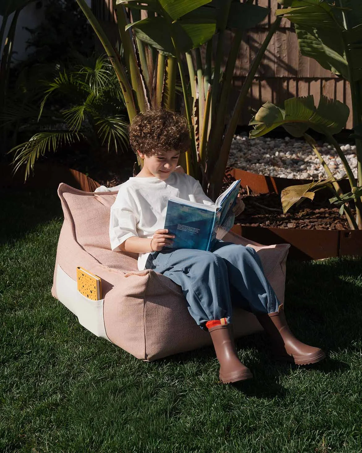 wigiwama-pouf-d-ext-rieur-seashell-beanbag-enfant-indoor-outdoor image 2