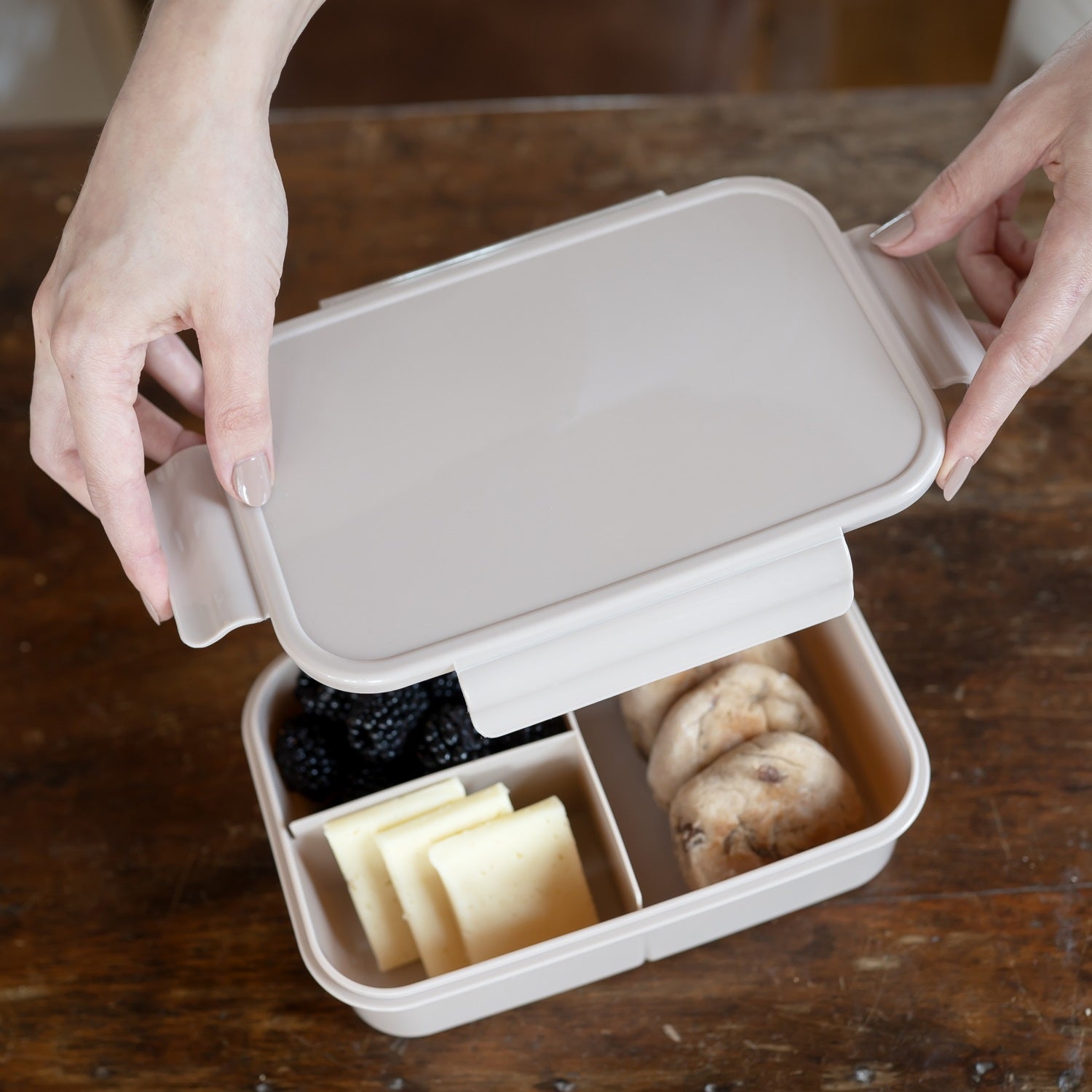 3-sprouts-bo-te-bento-plastique-recycl-taupe-3-compartiments image 4