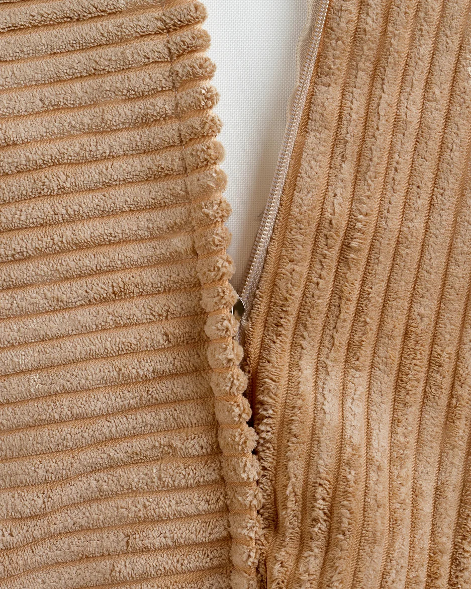 wigiwama-ottoman-carr-coussin-de-sol-velours-c-tel-toffee image 7