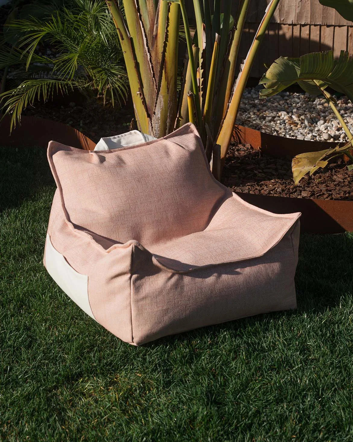 wigiwama-pouf-d-ext-rieur-seashell-beanbag-enfant-indoor-outdoor image 4