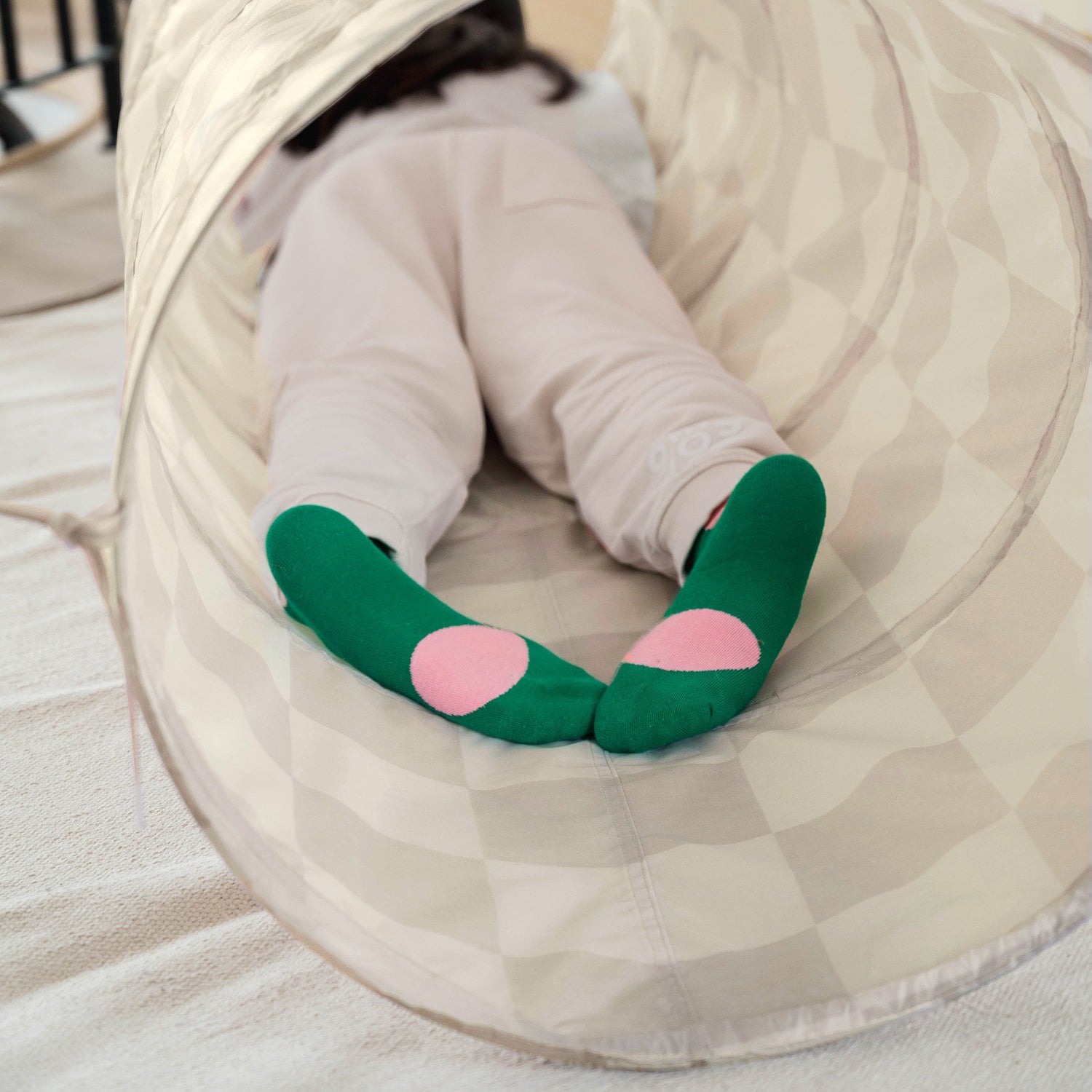 3-sprouts-tunnel-de-jeu-en-tissu-recycl-beige-damier image 3