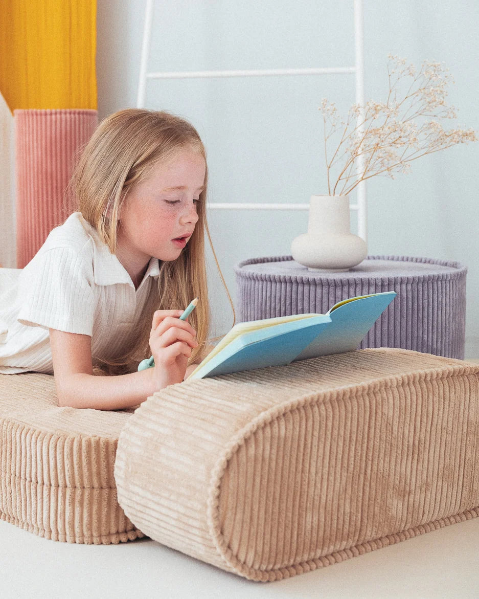 wigiwama-pouf-enfant-bleu-myrtille-velours-c-tel image 5