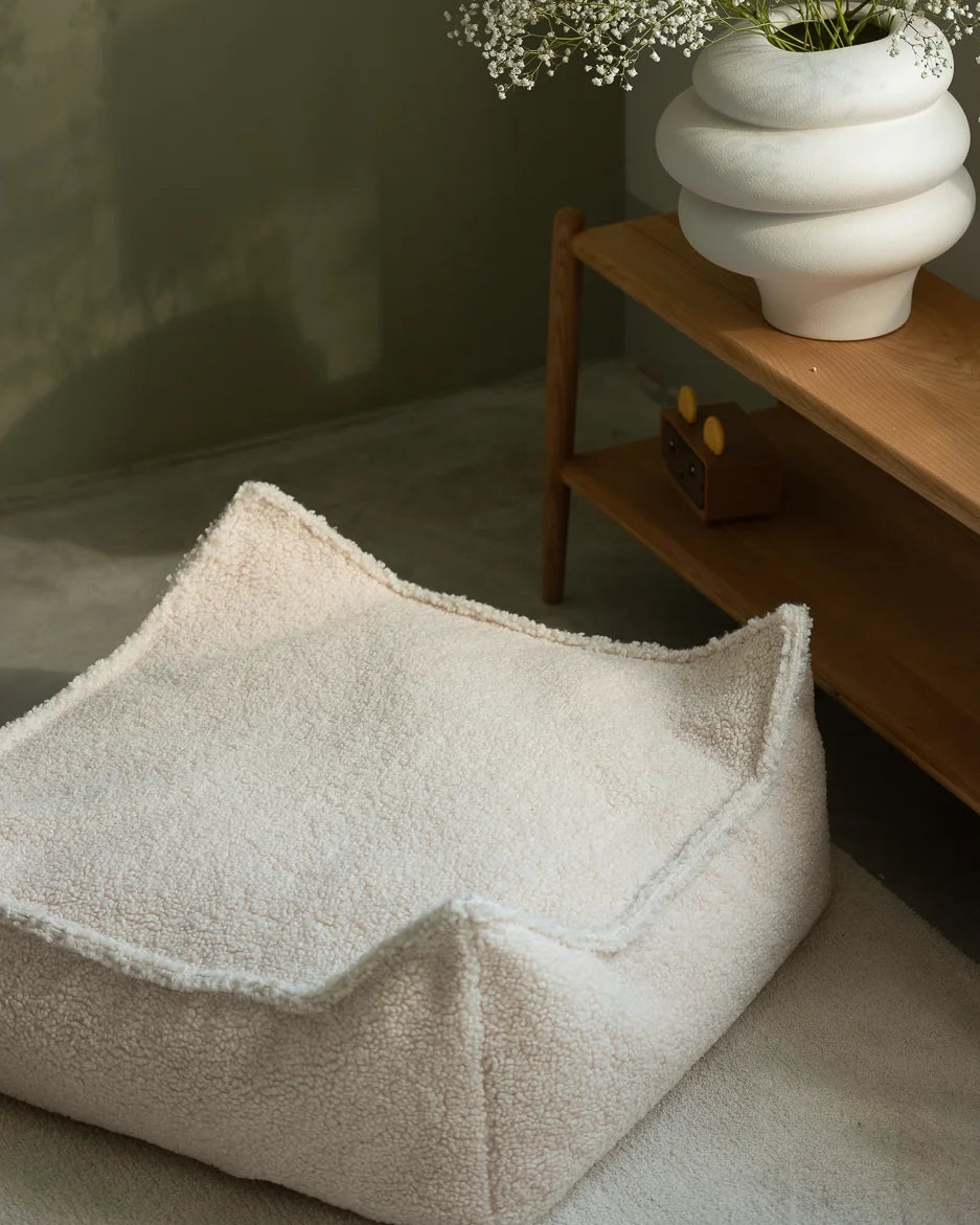 wigiwama-cream-white-coussin-de-sol-ottoman-carr-teddy image 4