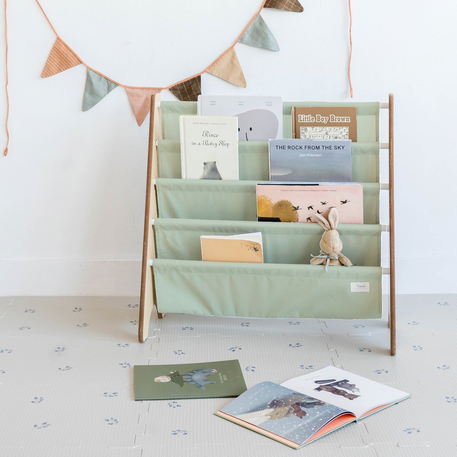3-sprouts-biblioth-que-enfant-tissu-recycl-verte image 3