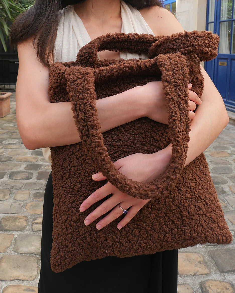 wigiwama-classic-tote-bag-warm-hazel-en-tissu-teddy image 2