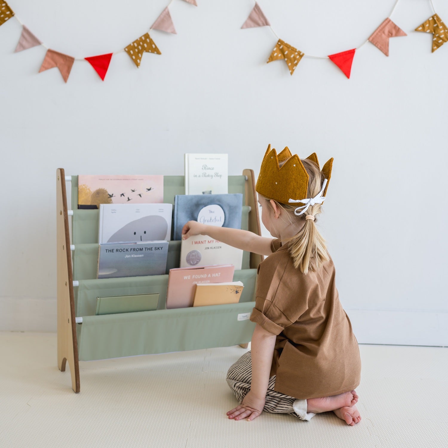 3-sprouts-biblioth-que-enfant-tissu-recycl-verte image 2