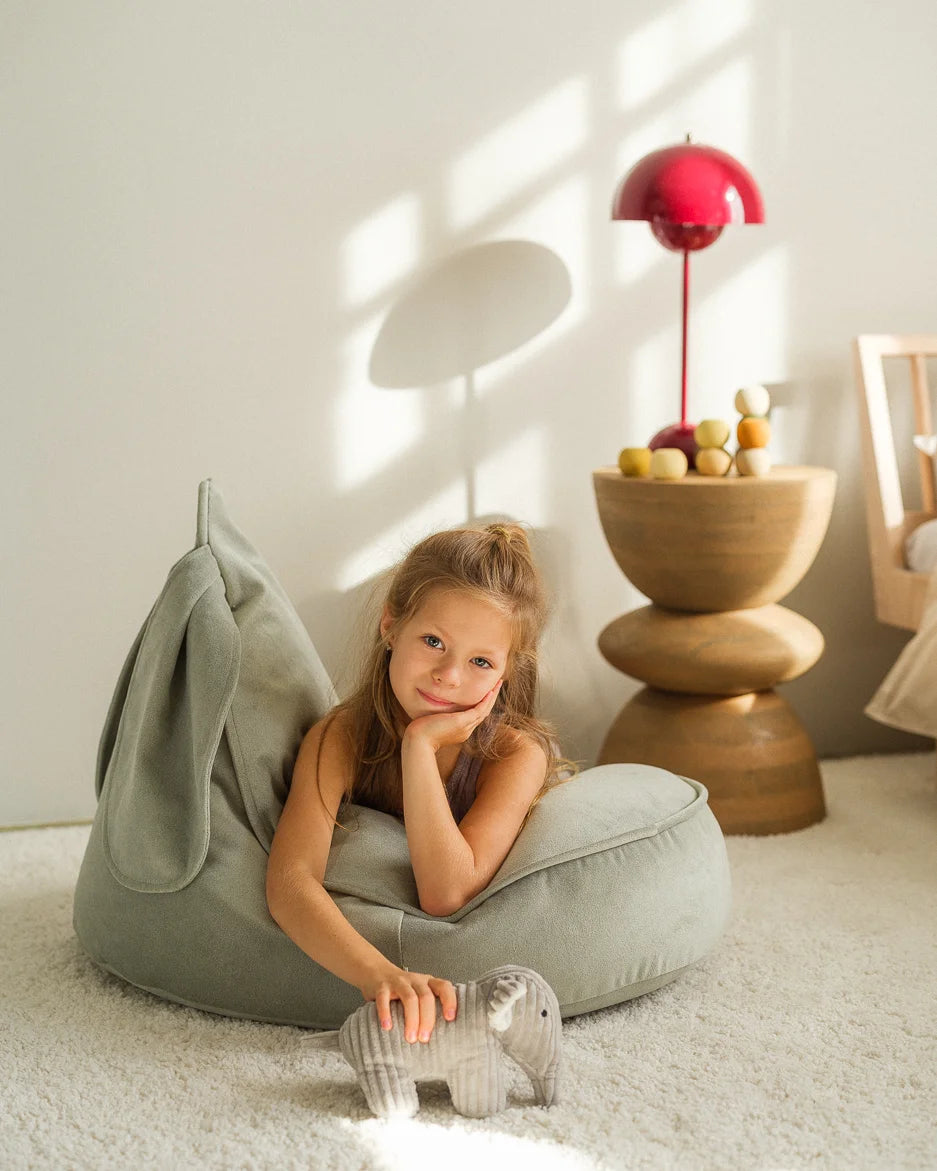 wigiwama-pouf-lapin-misty-green-pouf-enfant-velours image 2