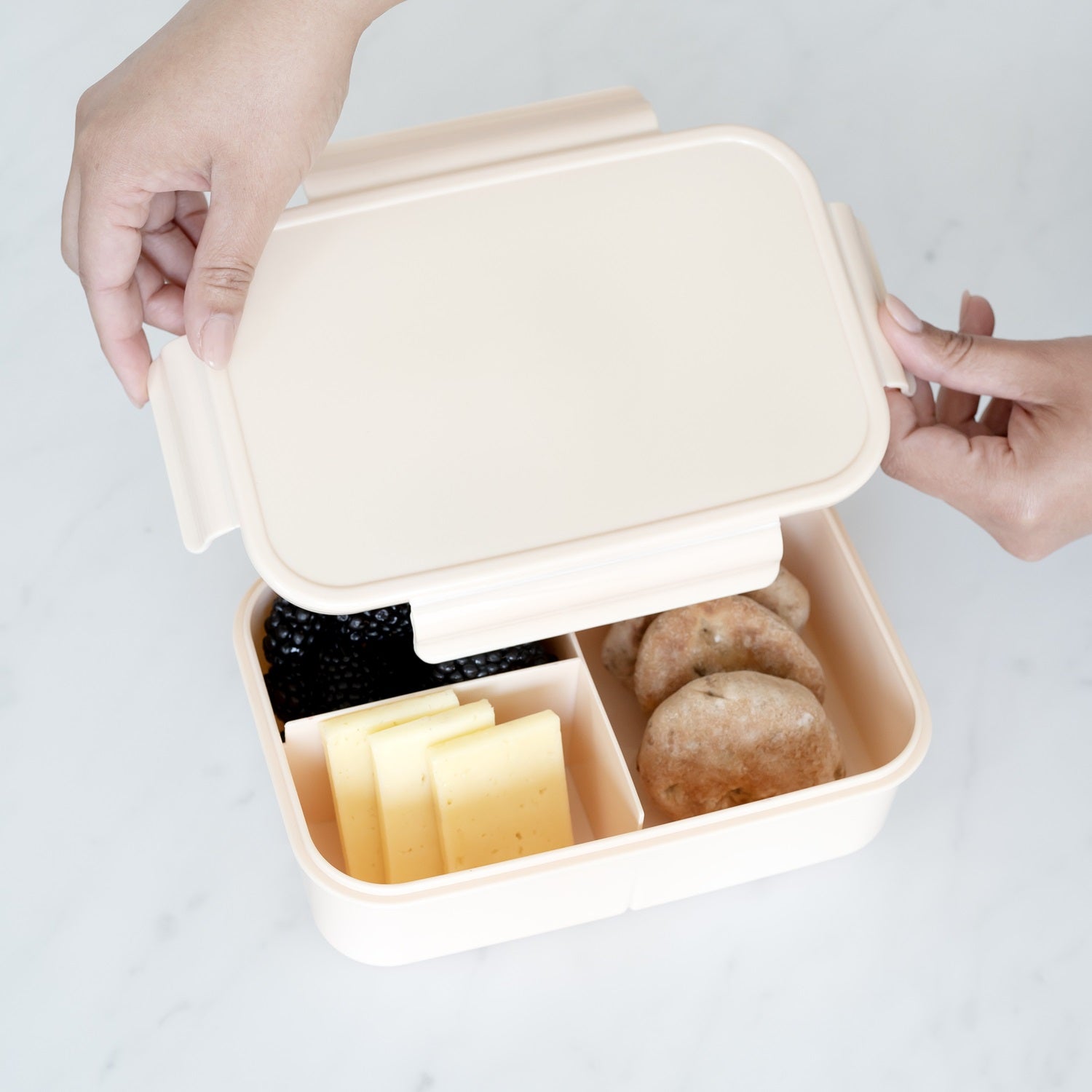 3-sprouts-bo-te-bento-plastique-recycl-sable-3-compartiments image 4