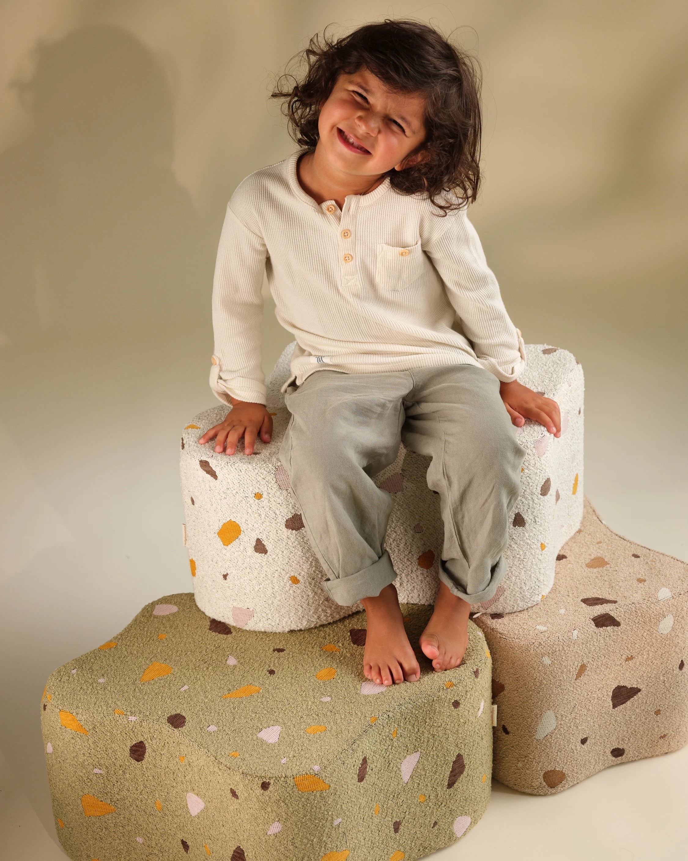 wigiwama-pouf-nuage-terrazzo-marble-pouf-enfant image 5