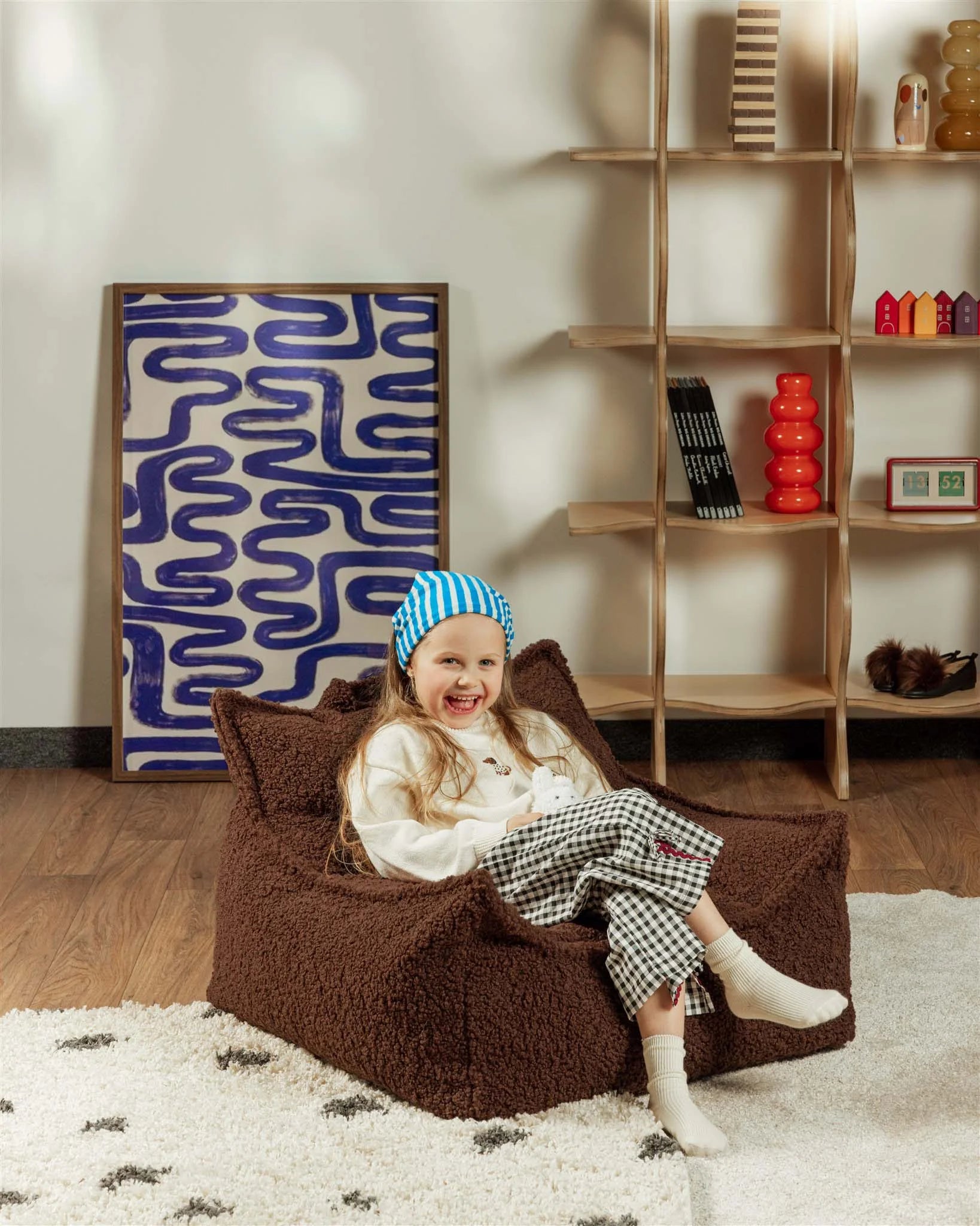 wigiwama-pouf-warm-hazel-pouffe-enfant-teddy-brun-fonc image 2