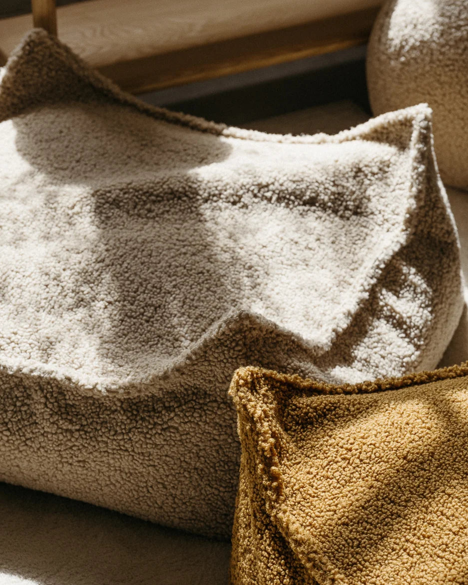 wigiwama-ottoman-carr-coussin-de-sol-carr-biscuit-effet-teddy image 3