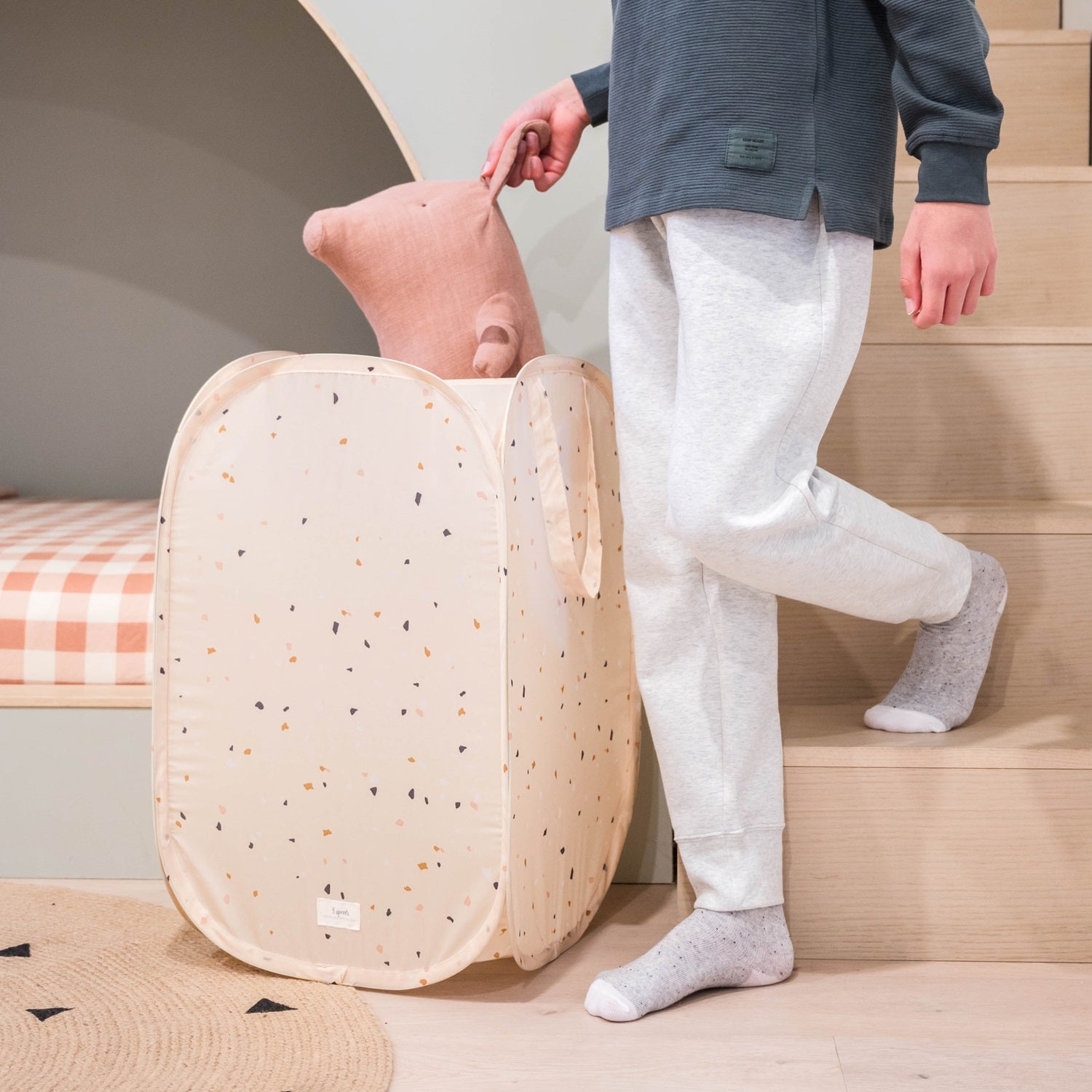 3-sprouts-panier-linge-pop-up-terrazzo-beige-tissu-recycl image 2