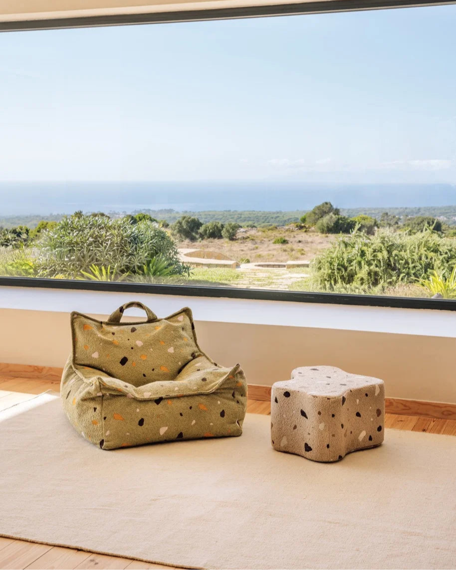 wigiwama-pouf-nuage-terrazzo-sand-pouf-enfant image 4