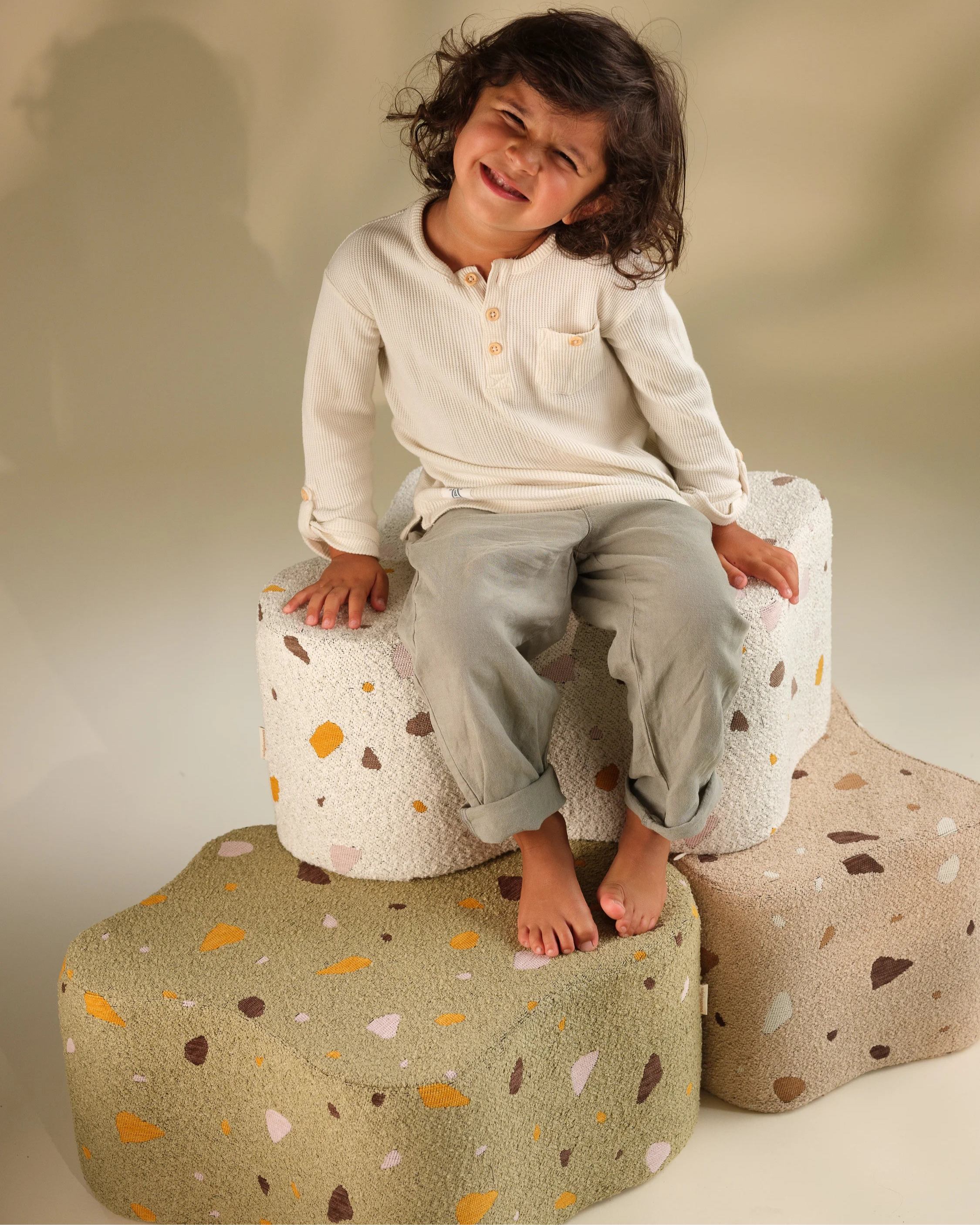 wigiwama-pouf-nuage-terrazzo-moss-pouf-enfant image 7