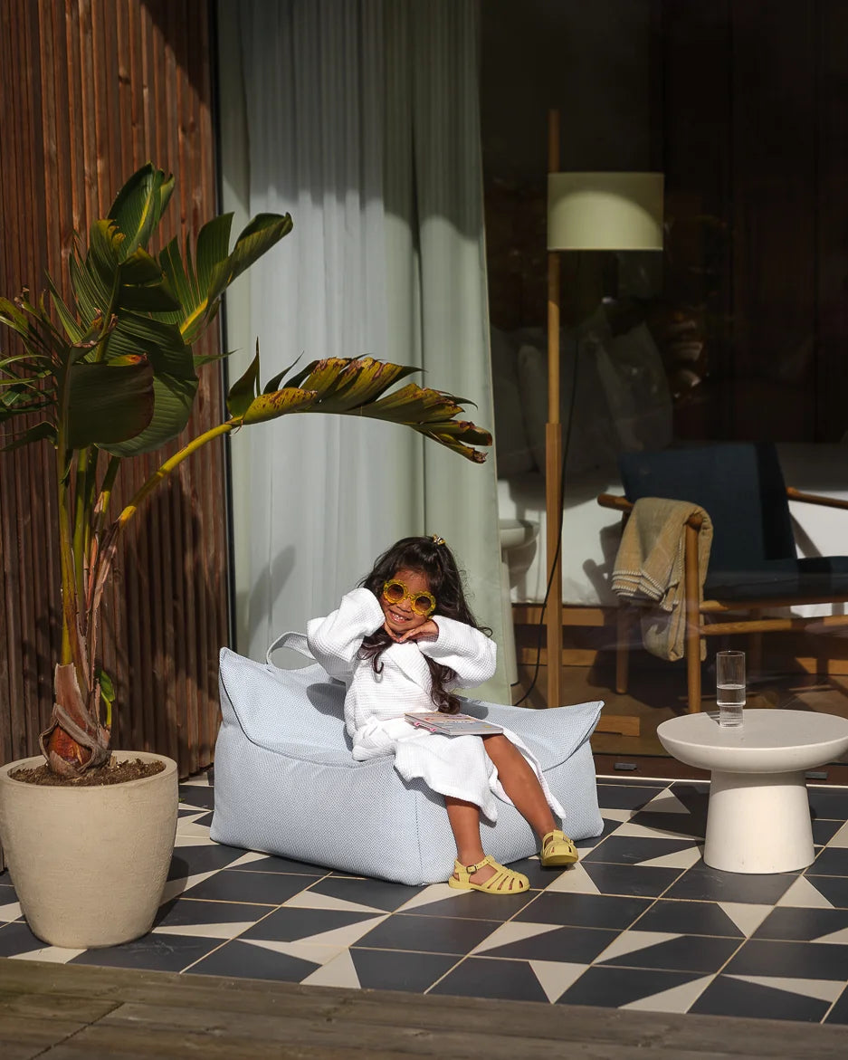 wigiwama-fauteuil-poire-outdoor-pouf-enfant-azure image 2