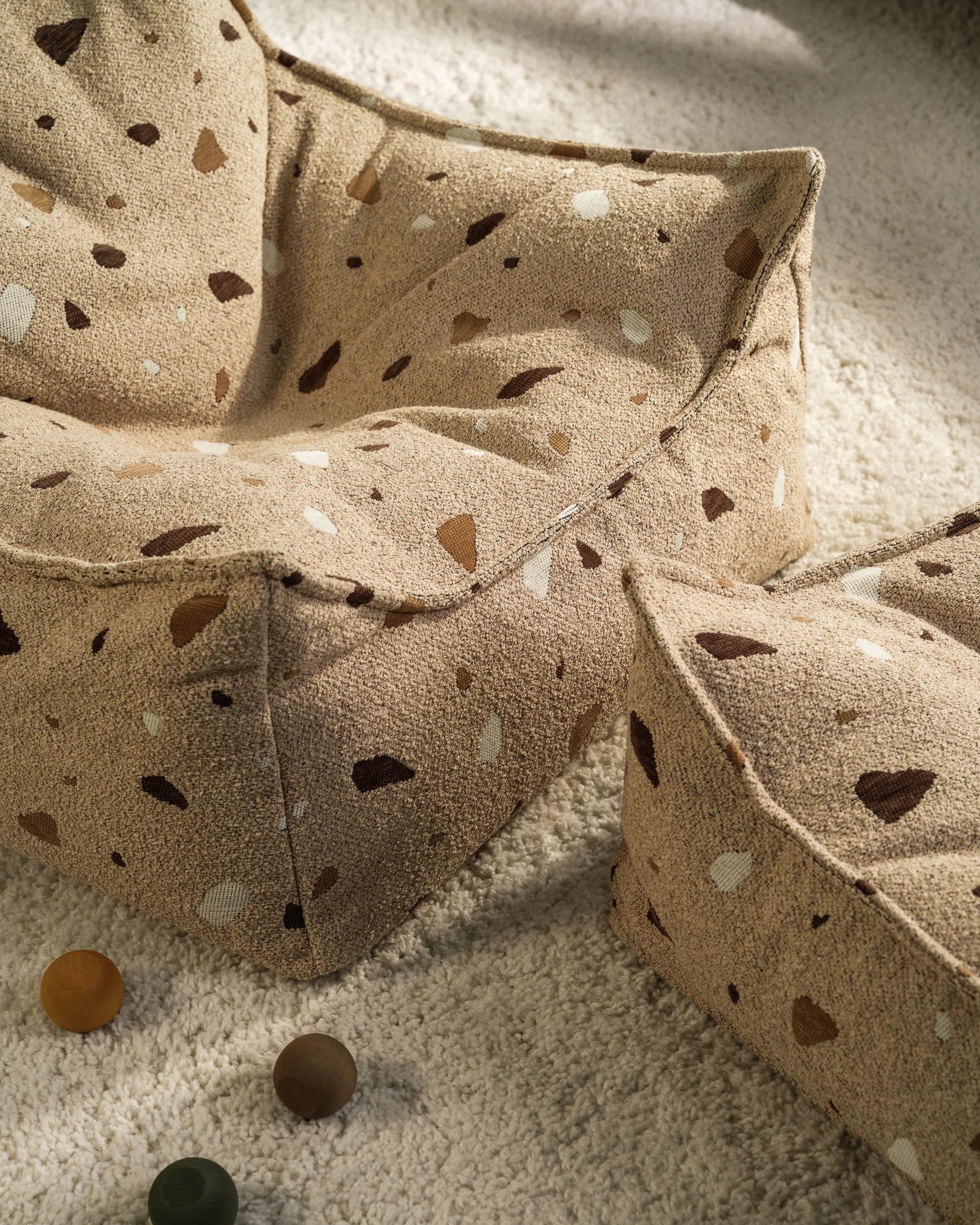 wigiwama-ottoman-carr-coussin-de-sol-terrazzo-sand image 3