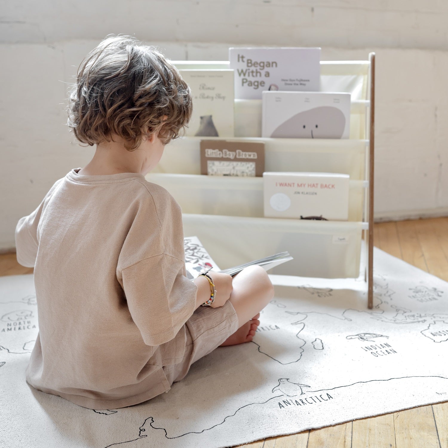 3-sprouts-biblioth-que-enfant-tissu-recycl-cr-me image 2