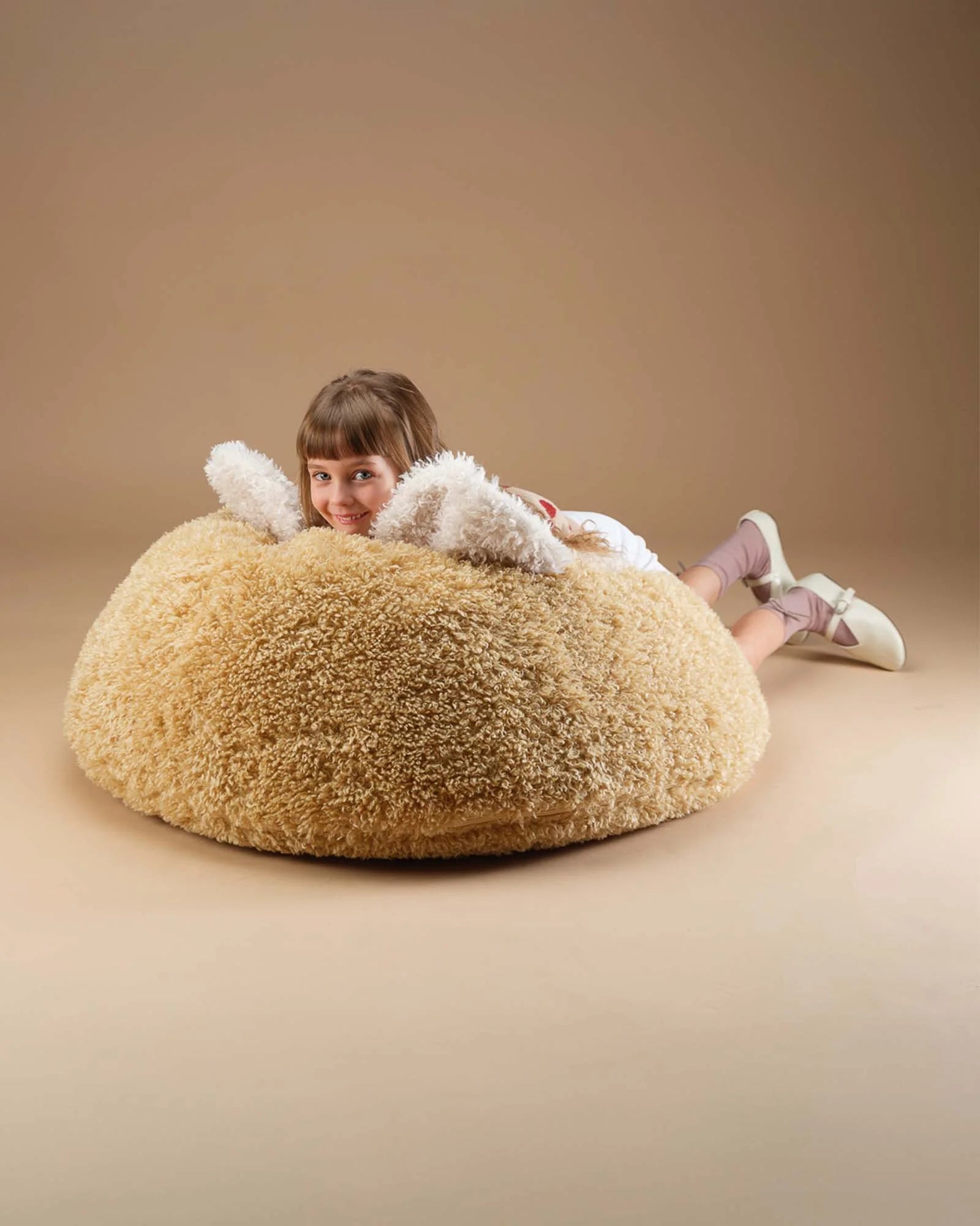 wigiwama-pouf-honey-yeti-pouf-enfant-moelleux image 5