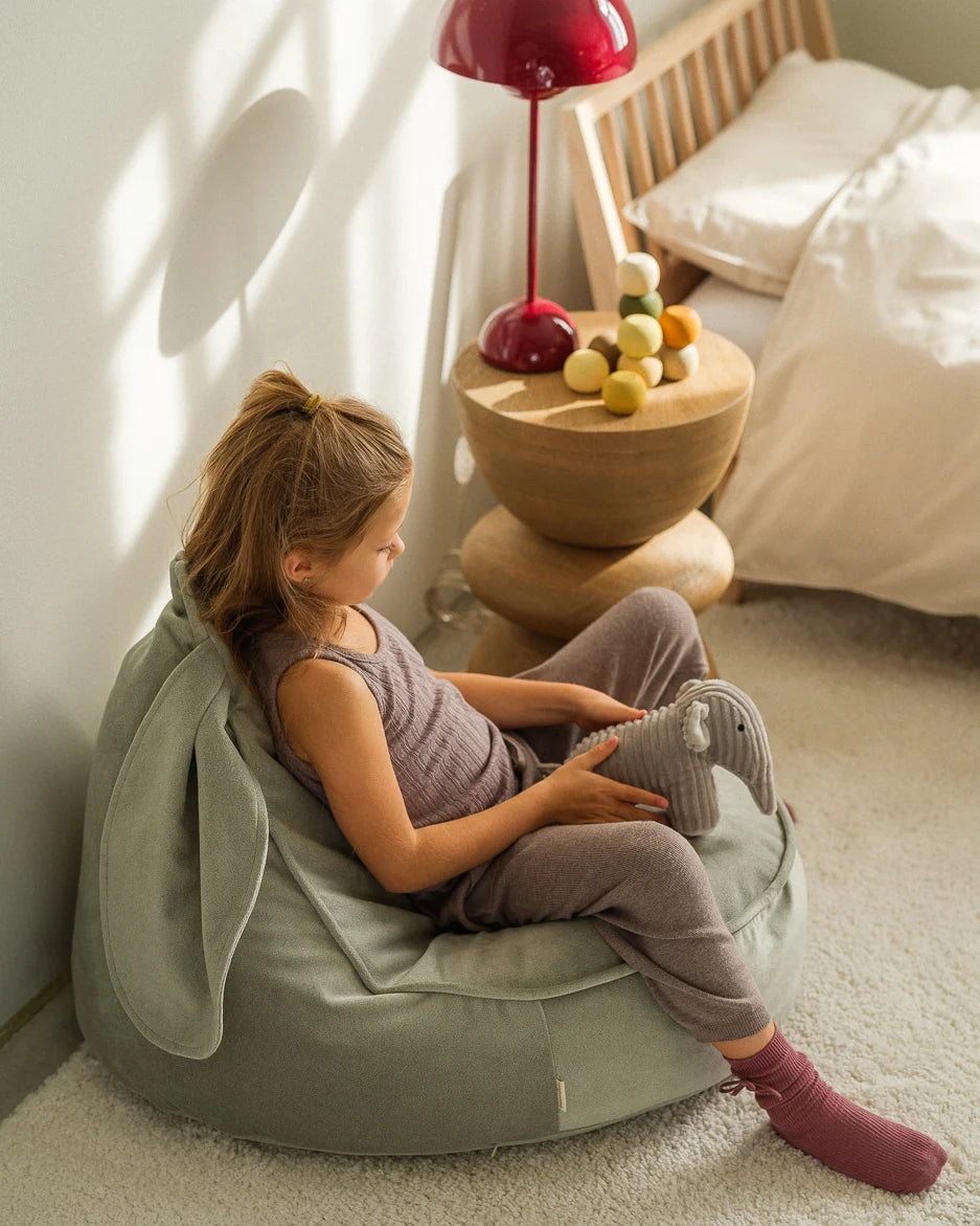 wigiwama-pouf-lapin-misty-green-pouf-enfant-velours image 4
