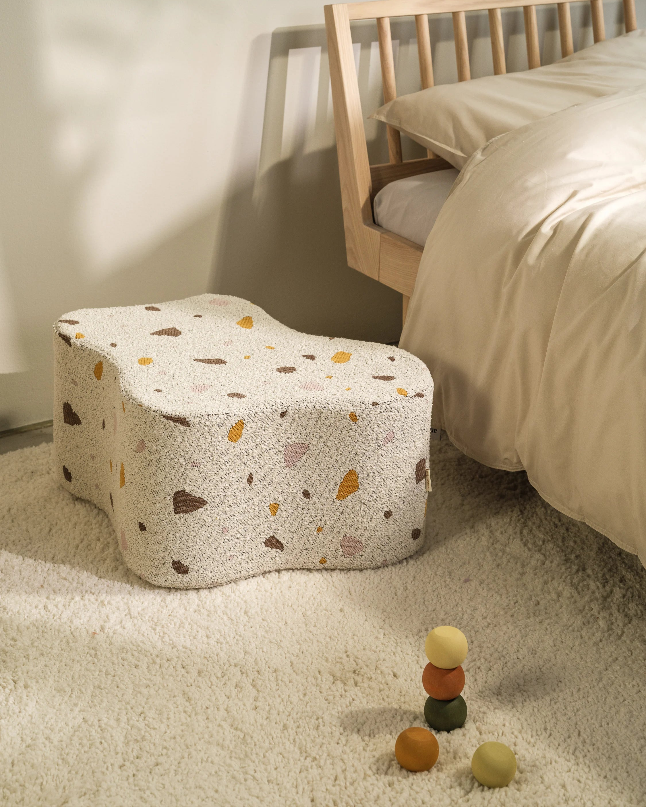 wigiwama-pouf-nuage-terrazzo-marble-pouf-enfant image 6