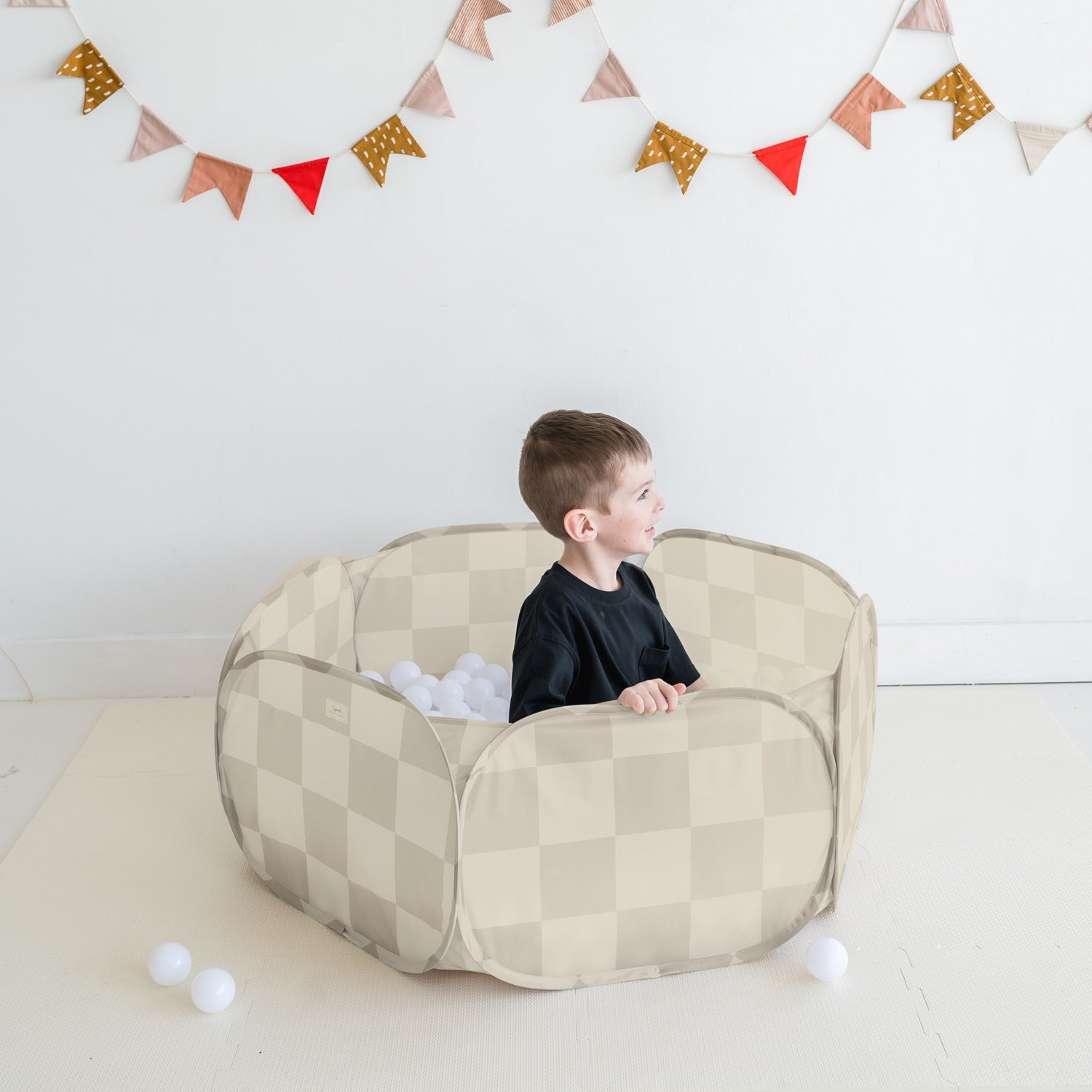 3-sprouts-piscine-balles-enfant-checkerboard-beige image 2