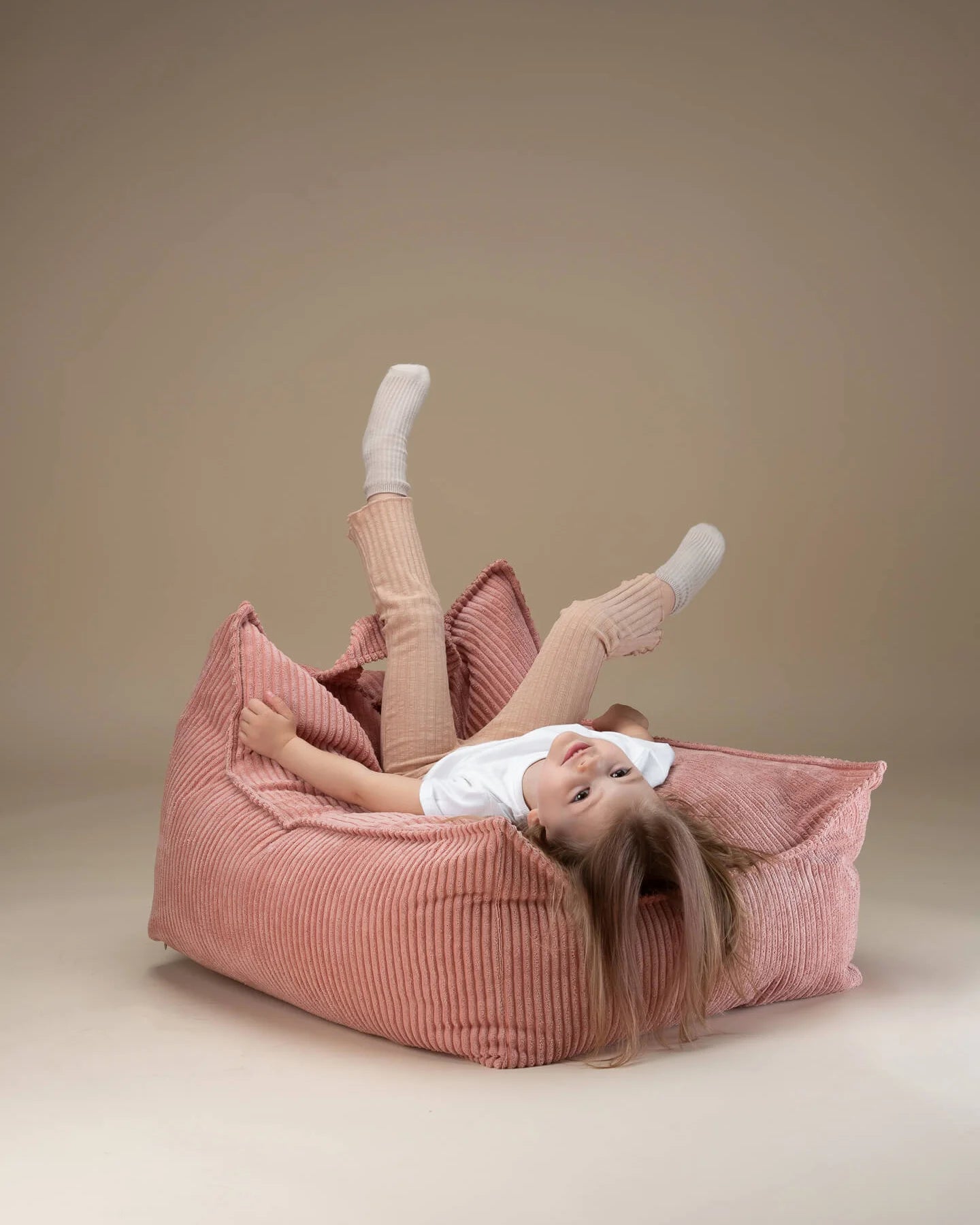 wigiwama-kit-fauteuil-poire-et-ottoman-pink-mousse image 3