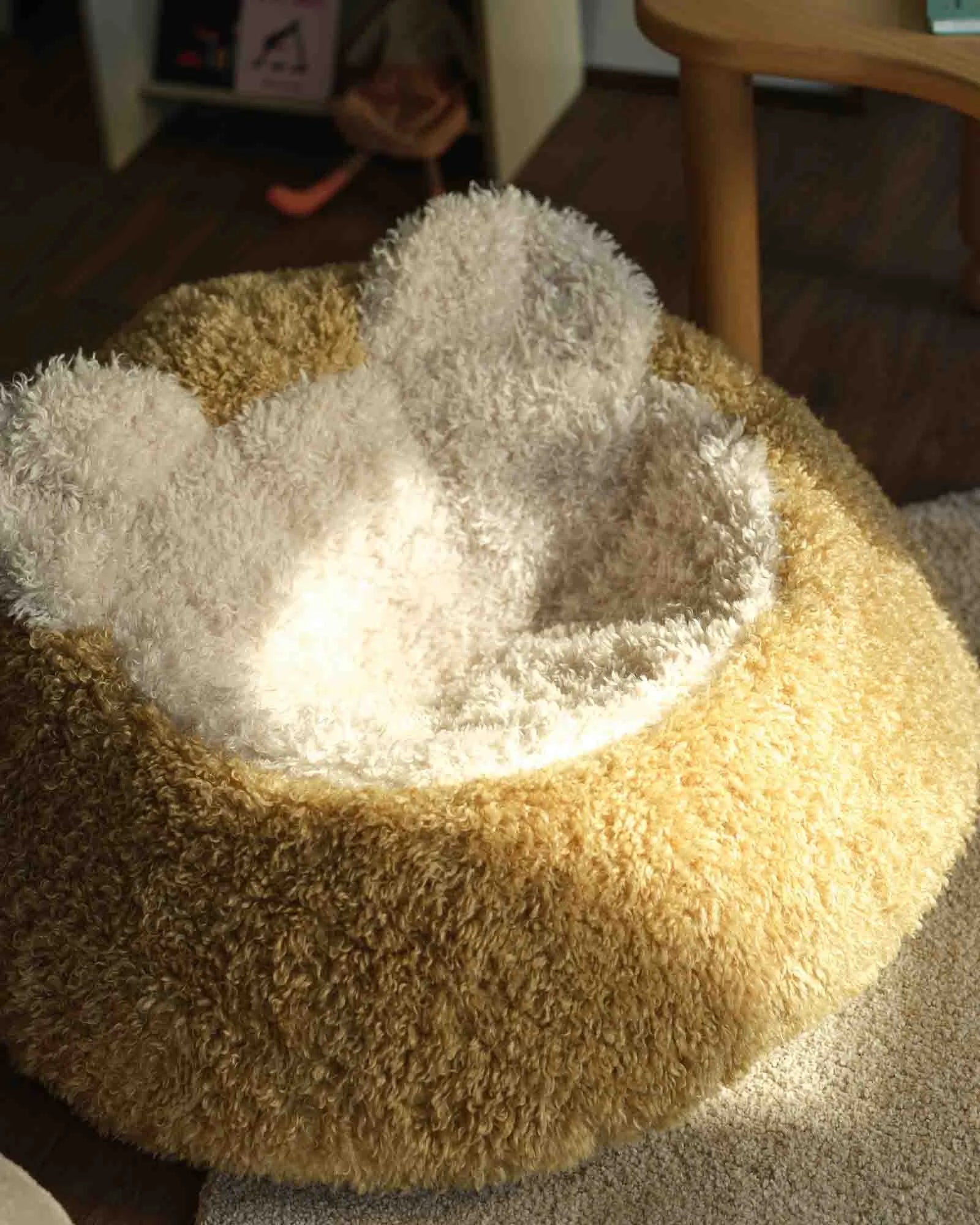 wigiwama-pouf-honey-yeti-pouf-enfant-moelleux image 7