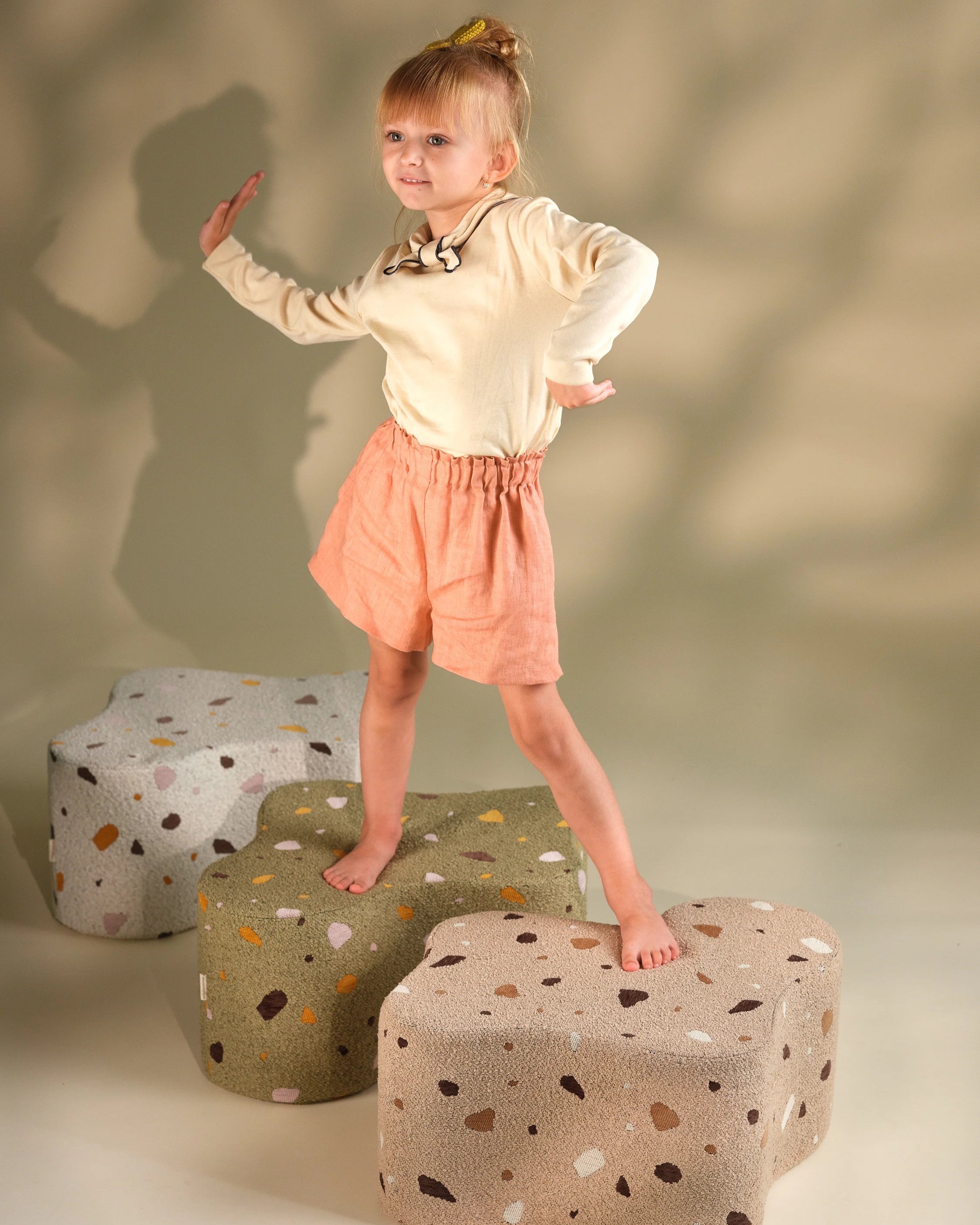 wigiwama-pouf-nuage-terrazzo-sand-pouf-enfant image 7
