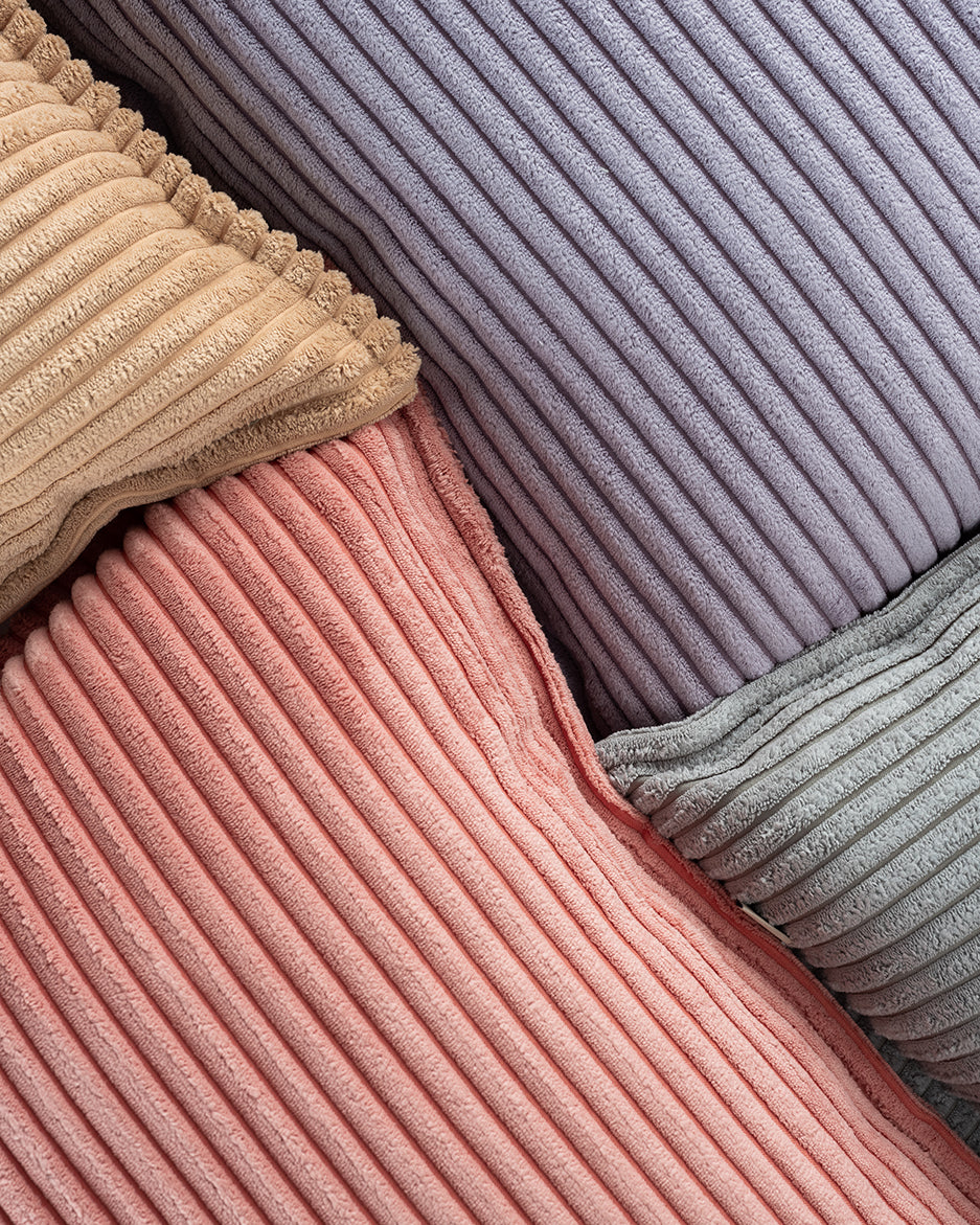 wigiwama-coussin-bloc-pink-mousse-velours-c-tel image 4