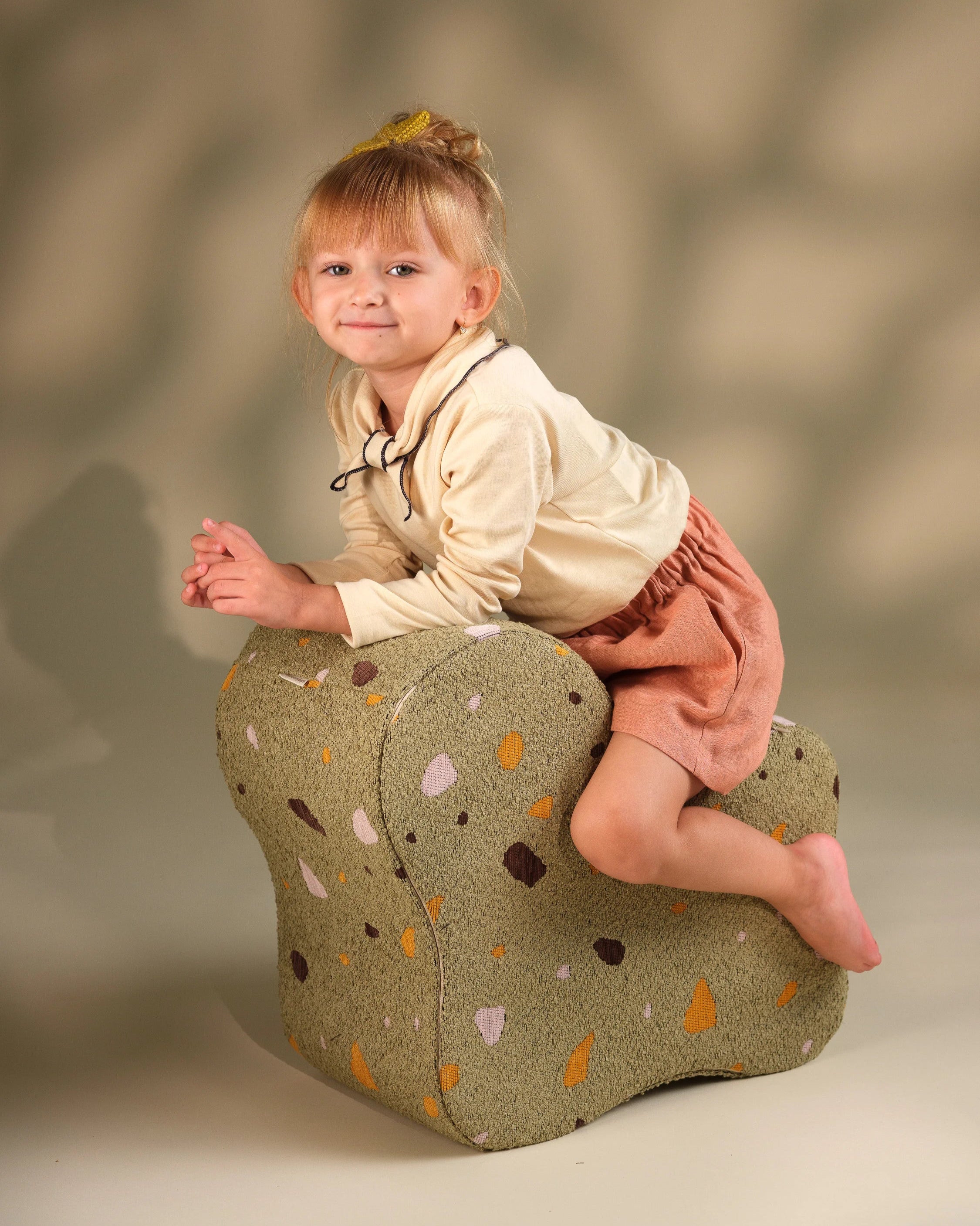 wigiwama-pouf-nuage-terrazzo-moss-pouf-enfant image 4