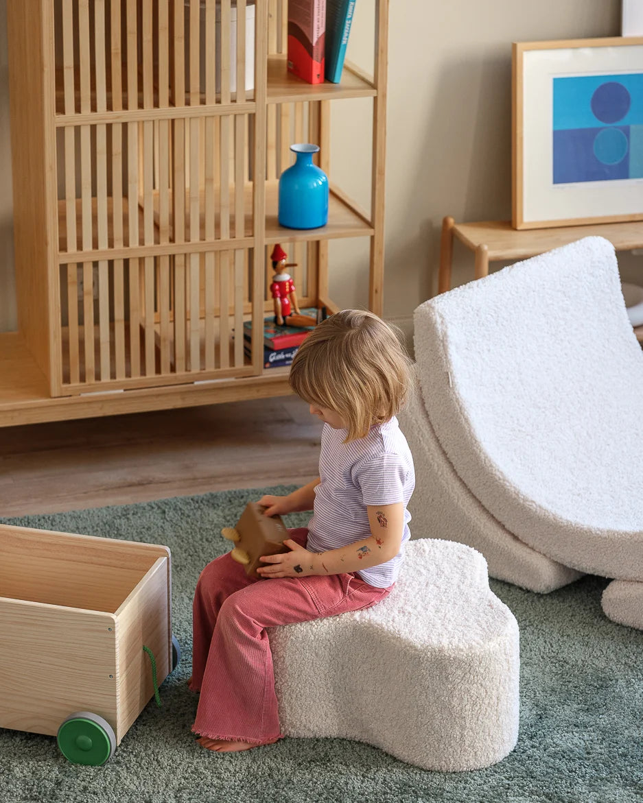 wigiwama-pouf-nuage-blanc-cr-me-pouf-enfant-teddy image 2