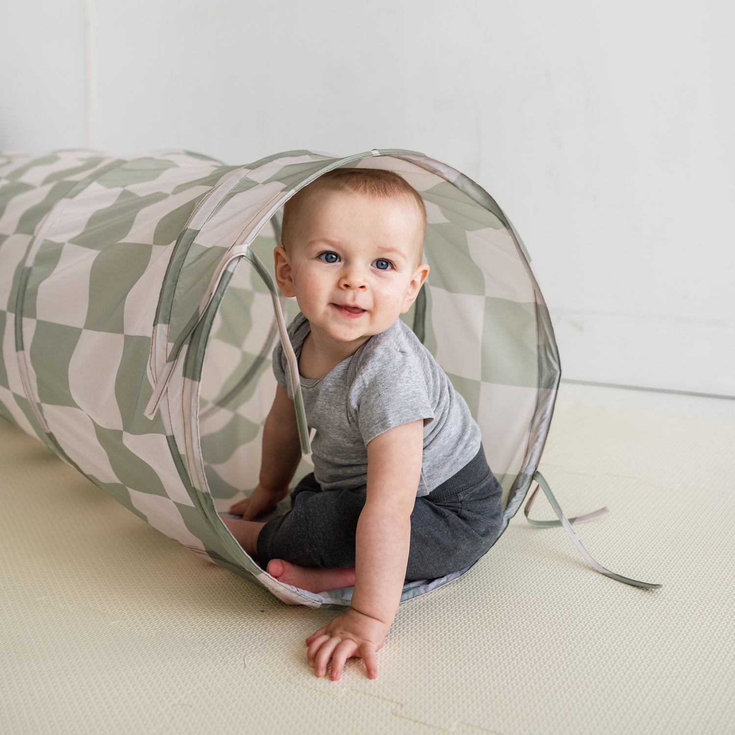 3-sprouts-tunnel-de-jeu-tissu-recycl-damier-vert-pliable image 2