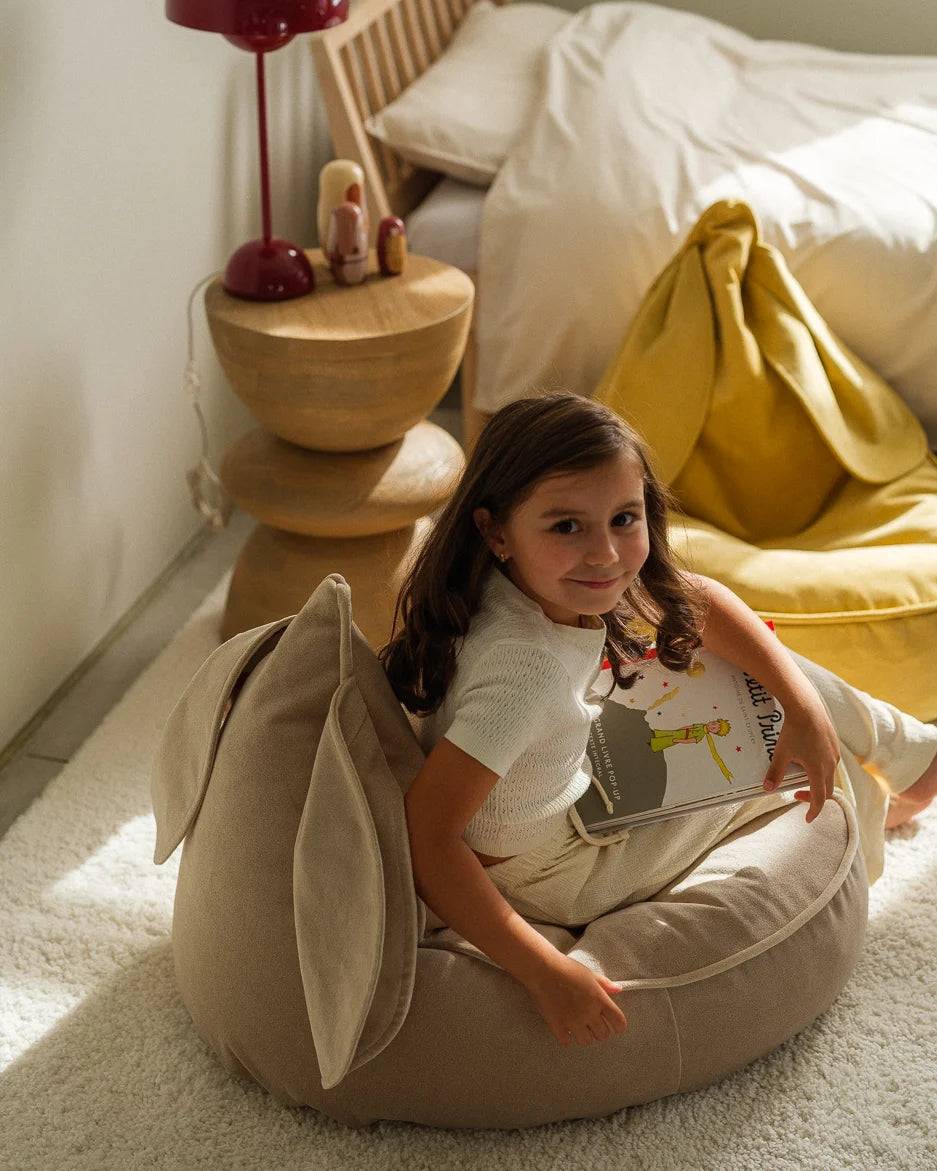 wigiwama-pouf-lapin-vieux-beige-pouf-enfant-velours image 2